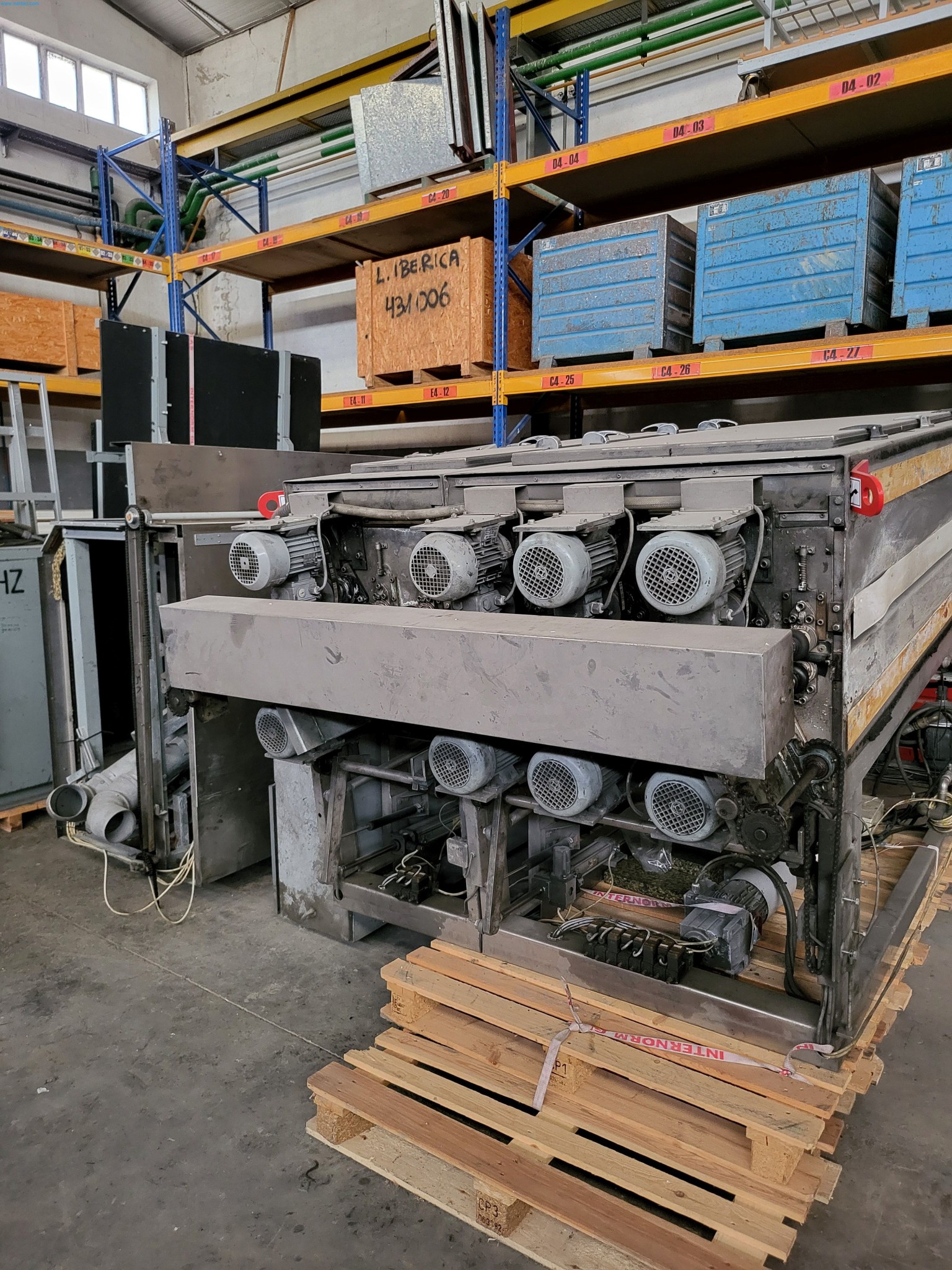 Sale of a complete warehouse of machinery for the glass industry in Spain-12