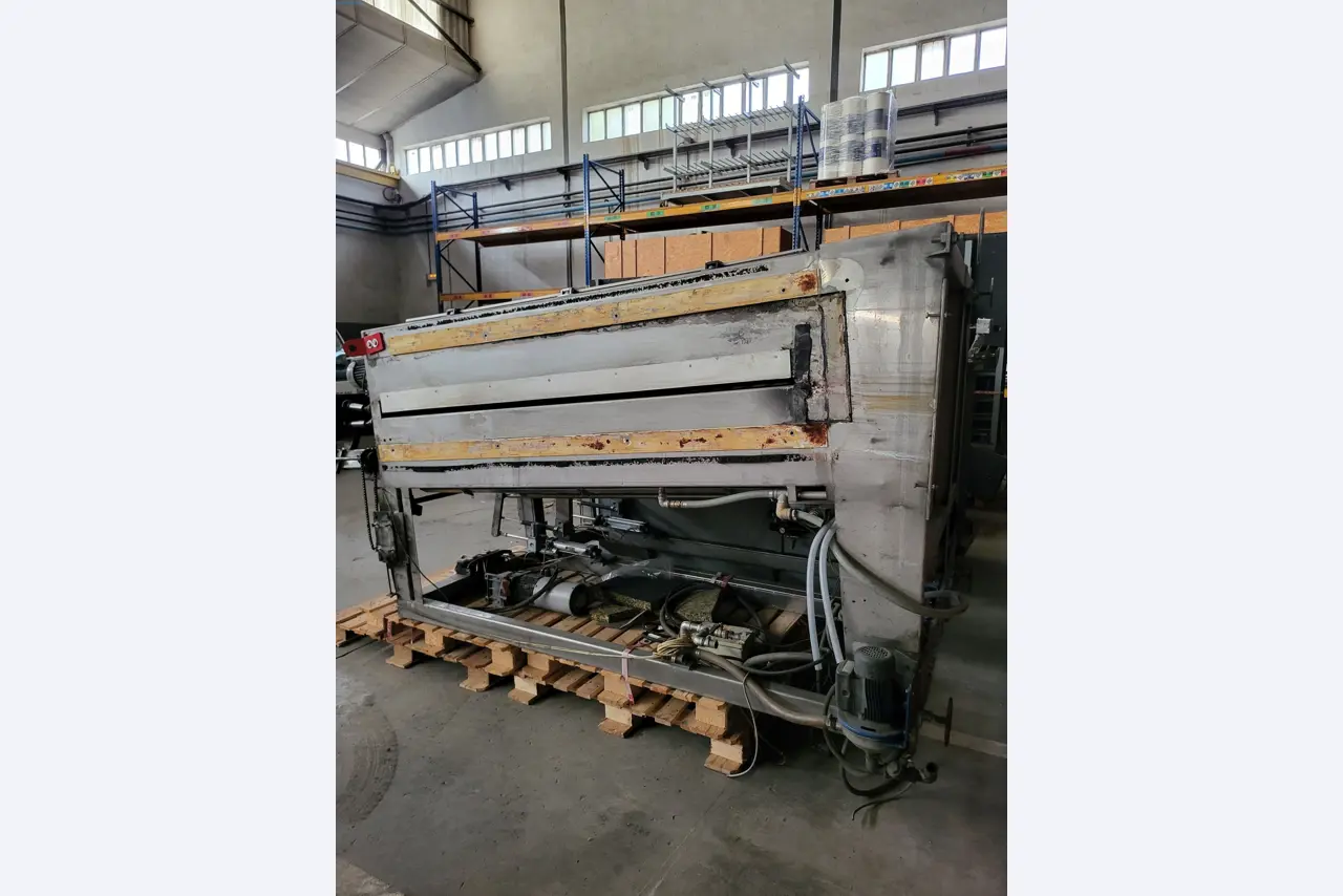 Sale of a complete warehouse of machinery for the glass industry in Spain-13