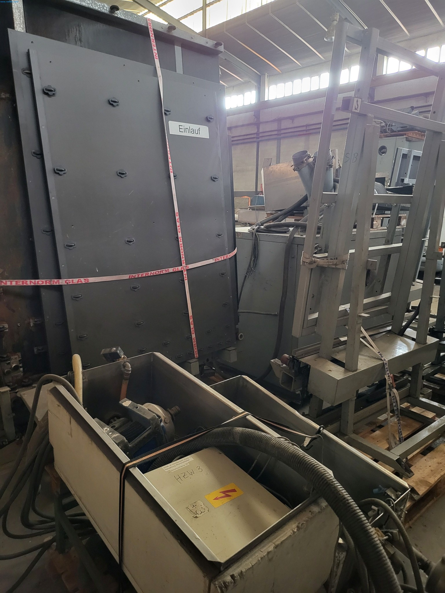 Sale of a complete warehouse of machinery for the glass industry in Spain-3