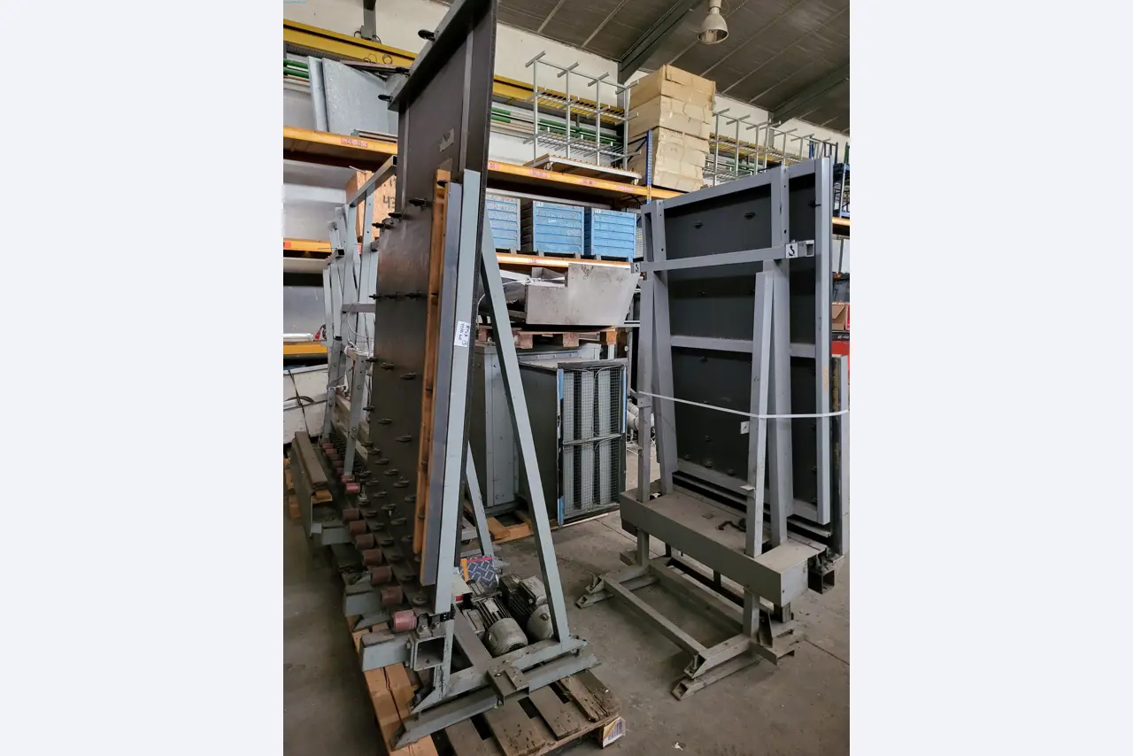 Sale of a complete warehouse of machinery for the glass industry in Spain-5