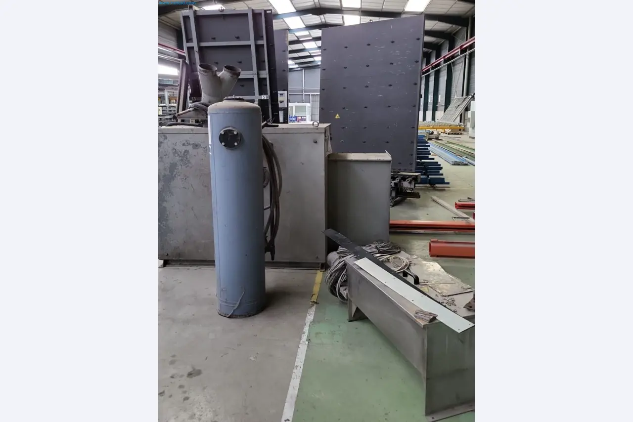 Sale of a complete warehouse of machinery for the glass industry in Spain-10