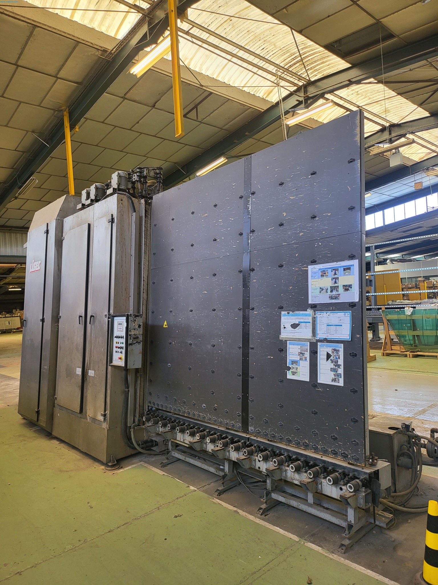 Sale of a complete warehouse of machinery for the glass industry in Spain-11