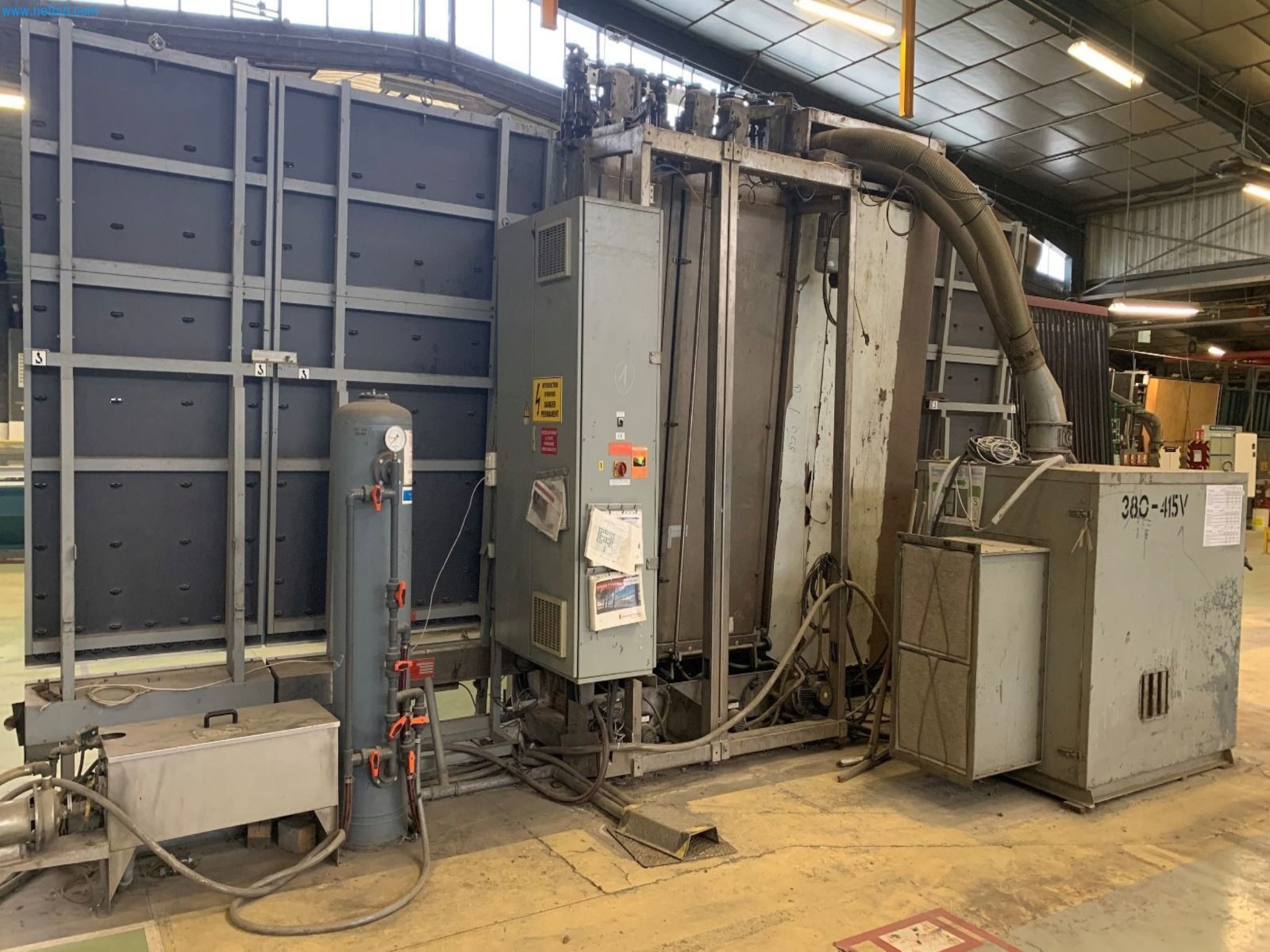 Sale of a complete warehouse of machinery for the glass industry in Spain-15