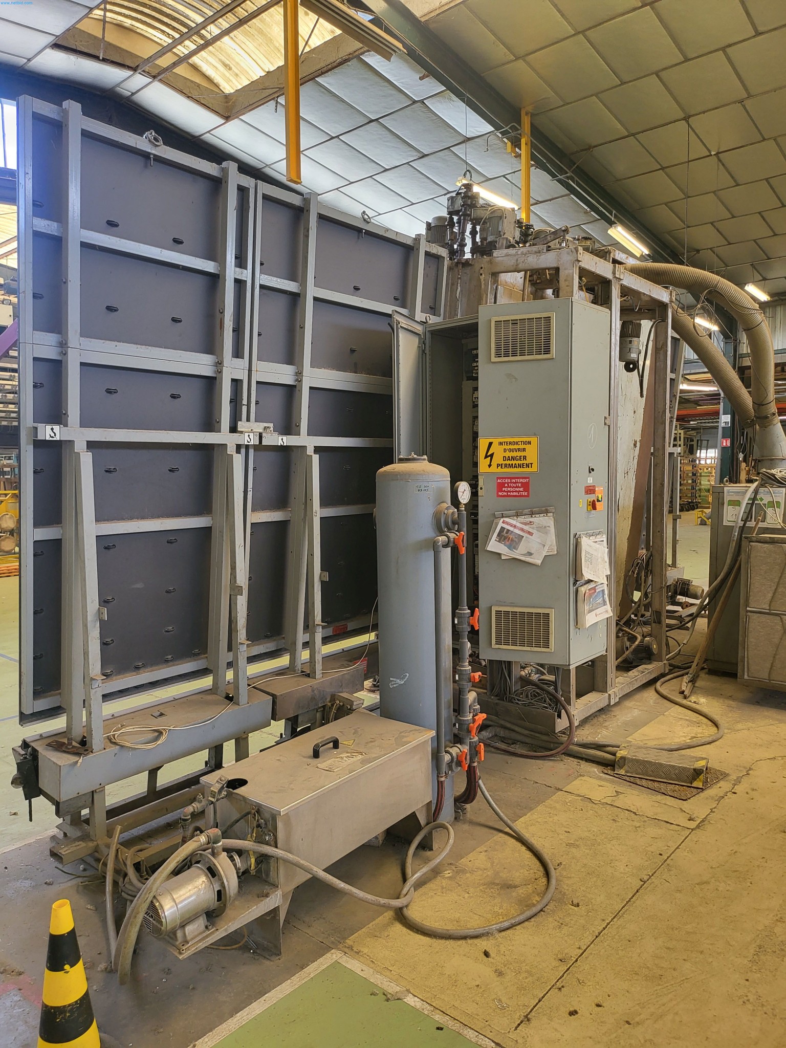 Sale of a complete warehouse of machinery for the glass industry in Spain-16