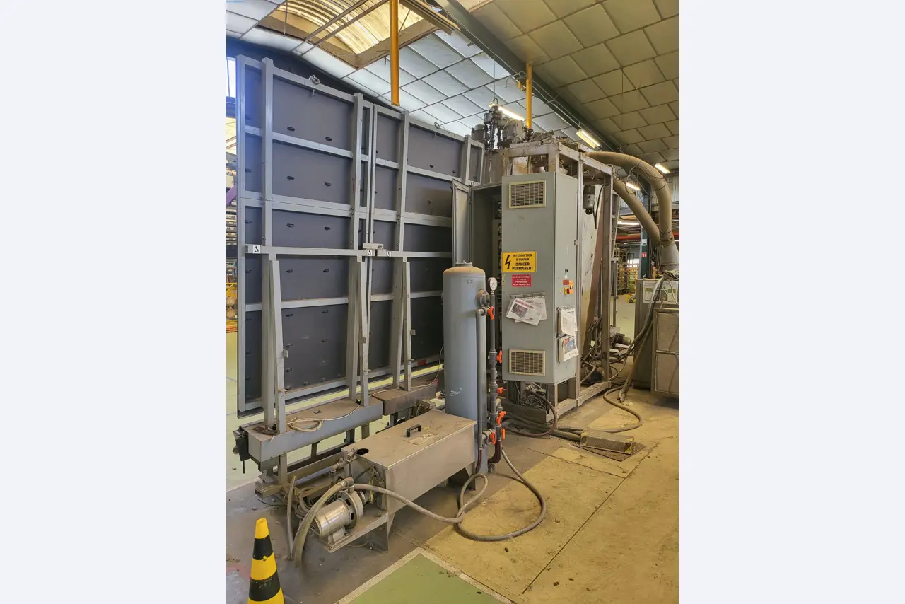 Sale of a complete warehouse of machinery for the glass industry in Spain-16