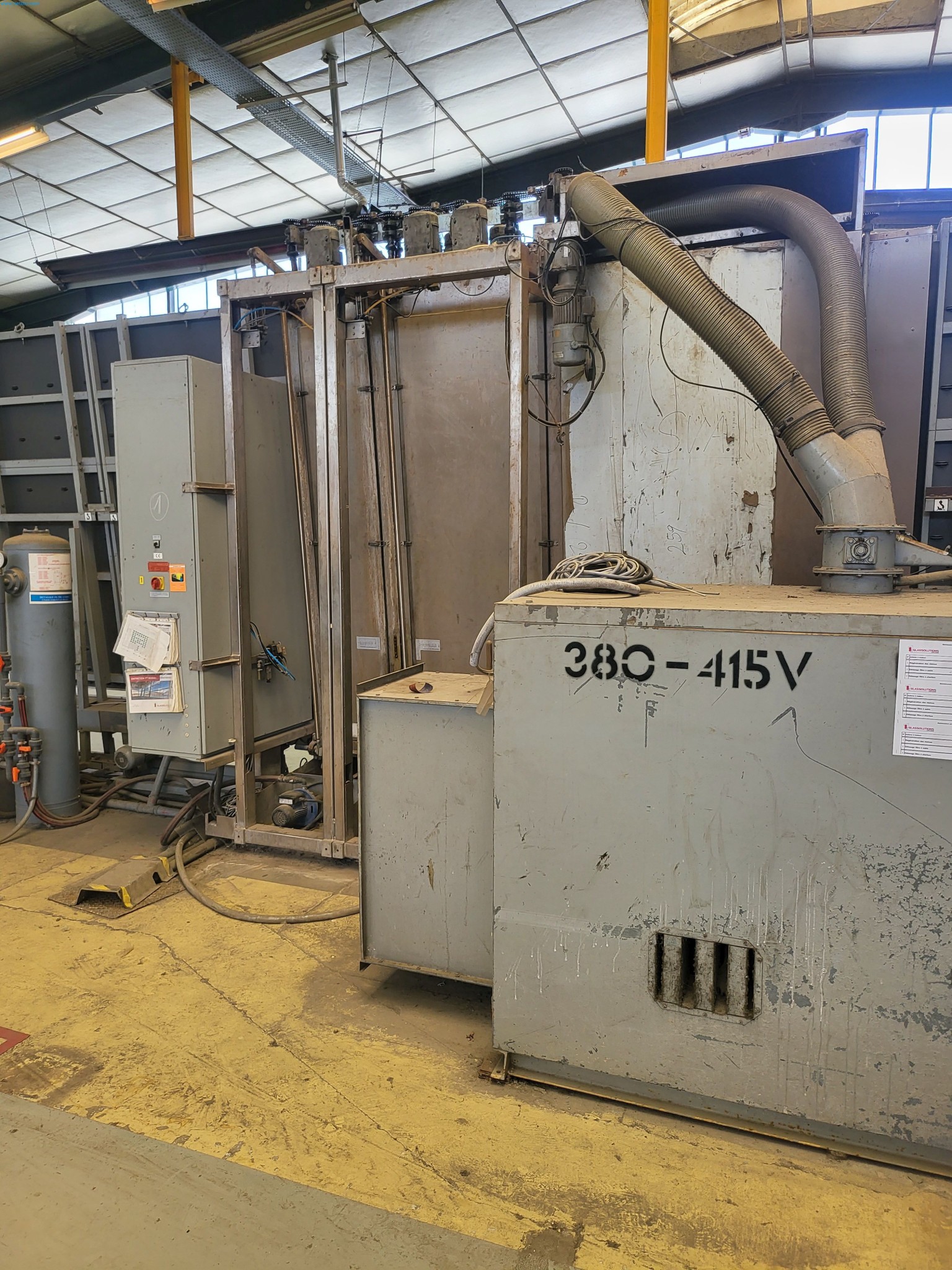 Sale of a complete warehouse of machinery for the glass industry in Spain-17