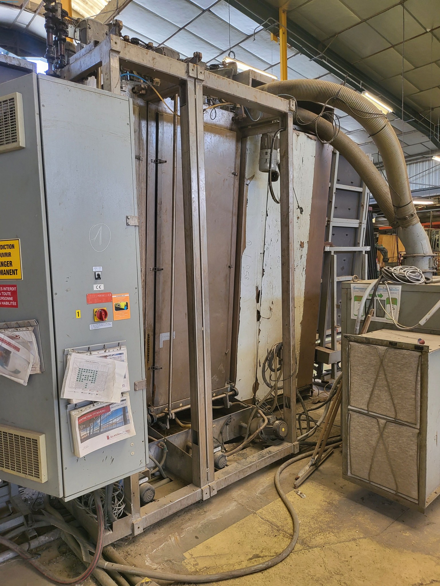 Sale of a complete warehouse of machinery for the glass industry in Spain-18