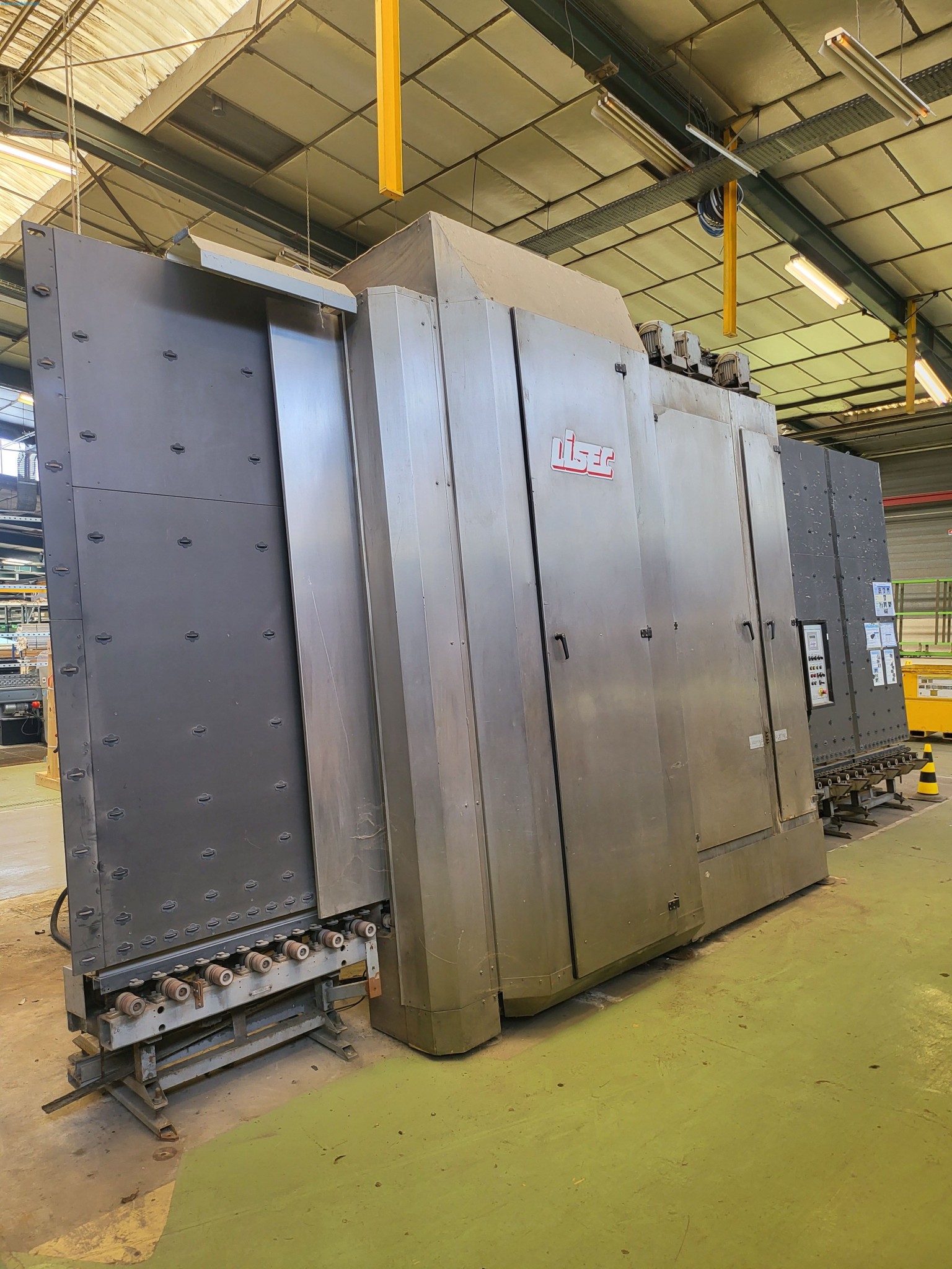 Sale of a complete warehouse of machinery for the glass industry in Spain-1