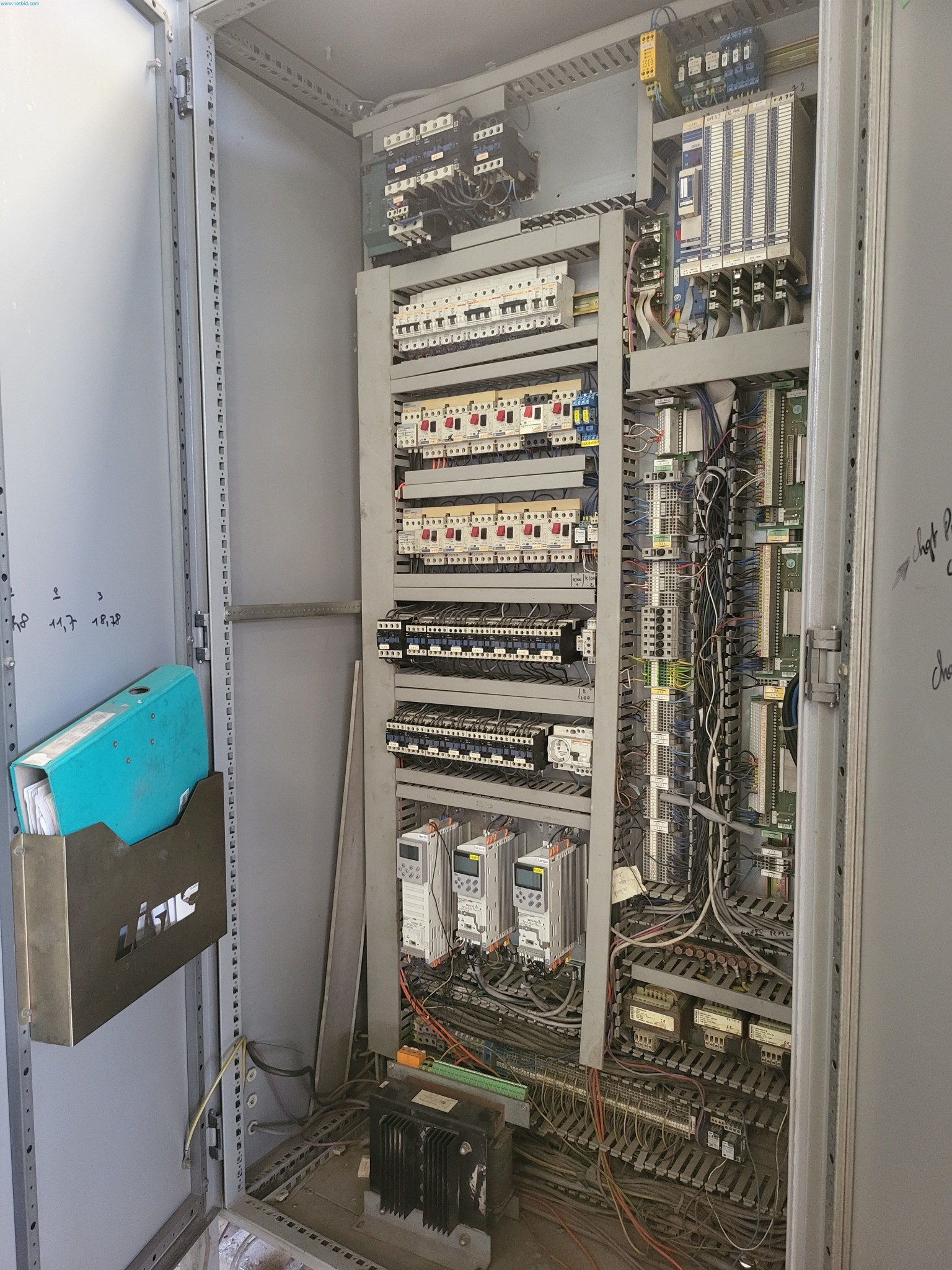 Sale of a complete warehouse of machinery for the glass industry in Spain-8