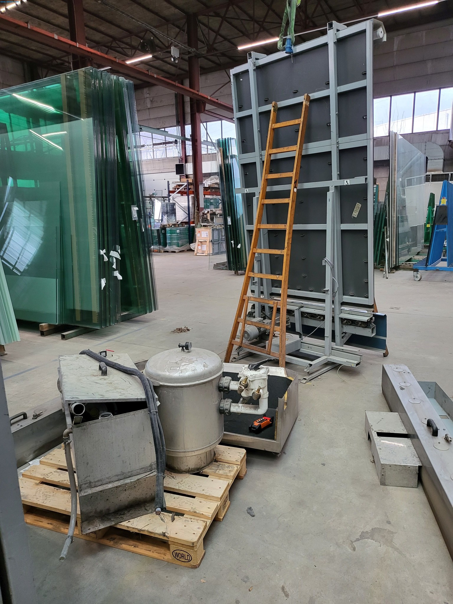 Sale of a complete warehouse of machinery for the glass industry in Spain-12