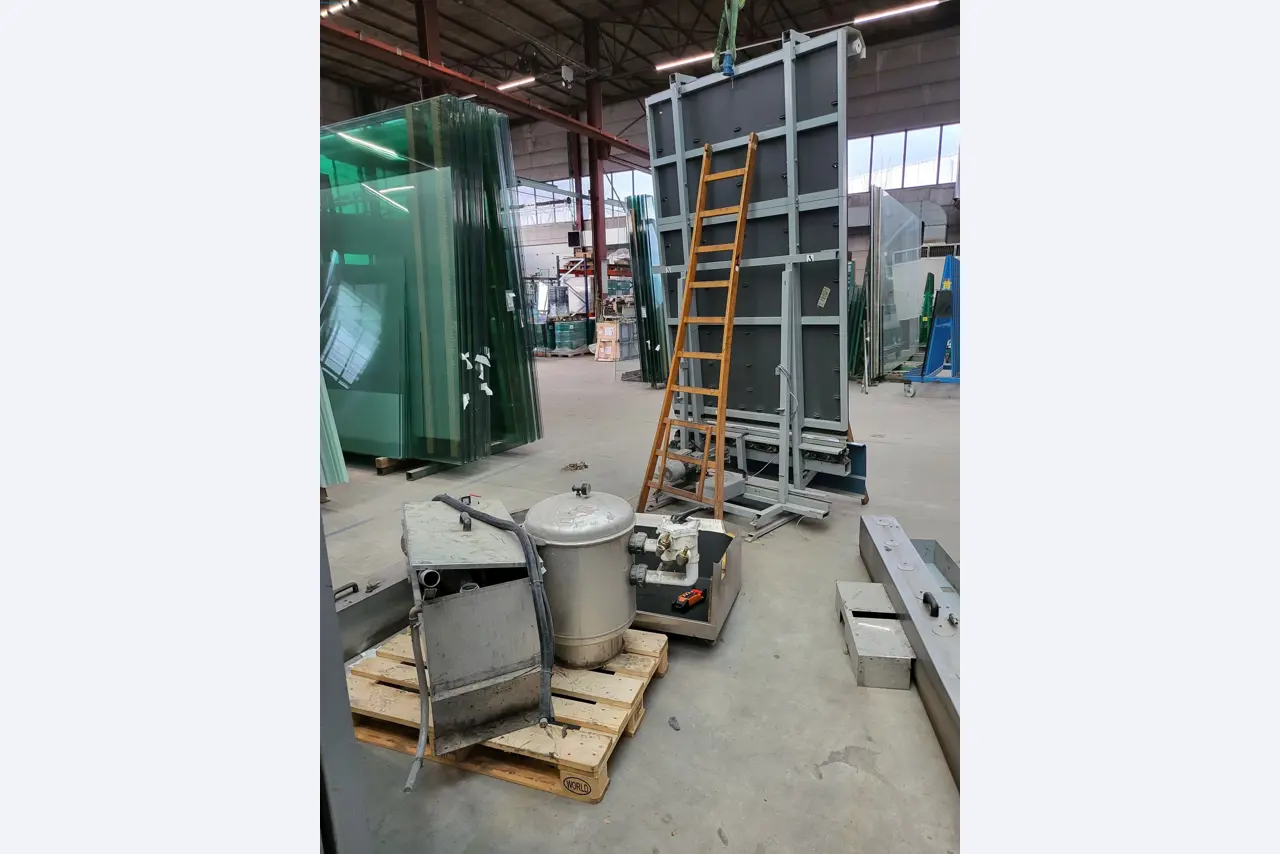 Sale of a complete warehouse of machinery for the glass industry in Spain-12