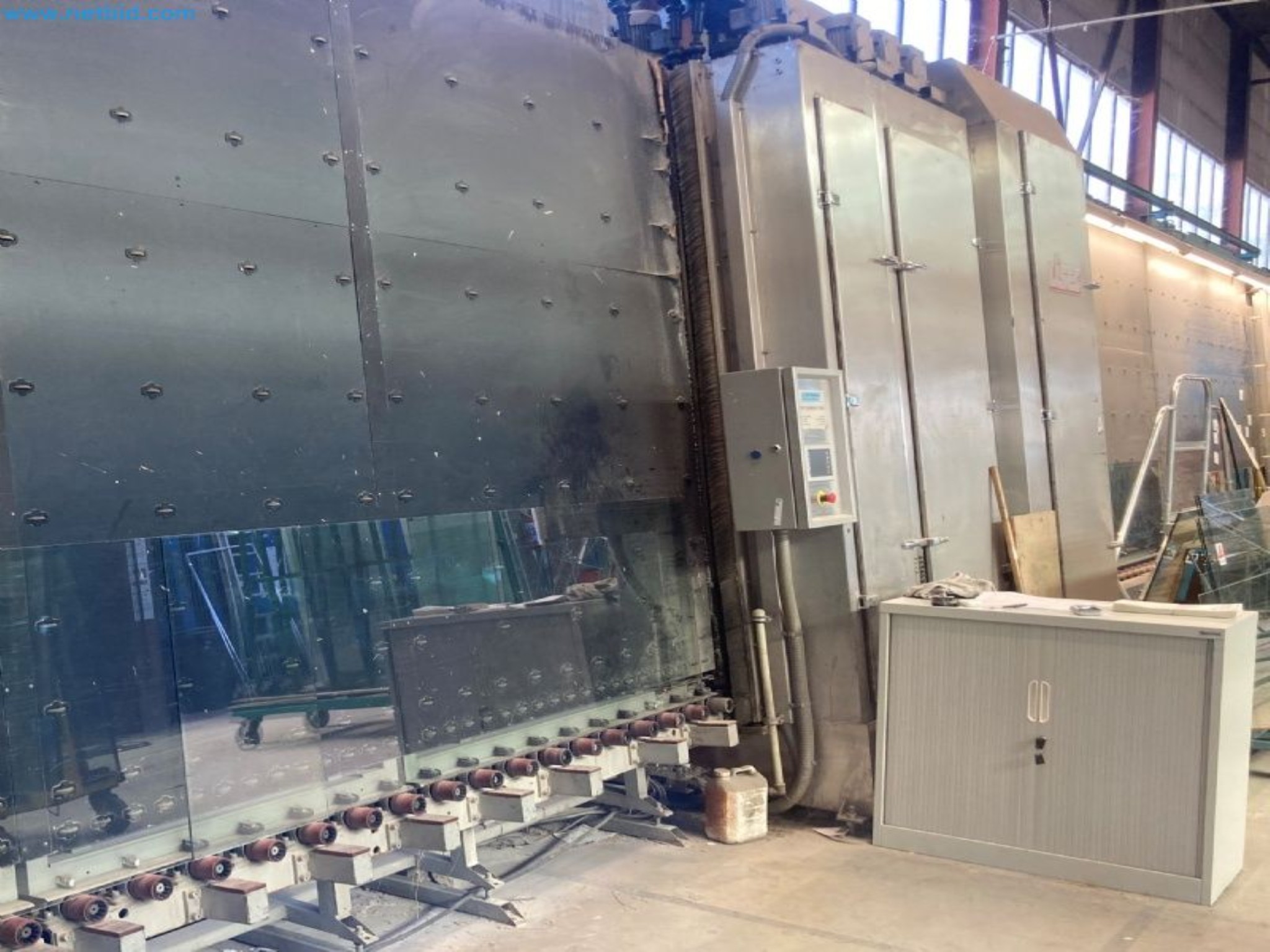 Sale of a complete warehouse of machinery for the glass industry in Spain-1