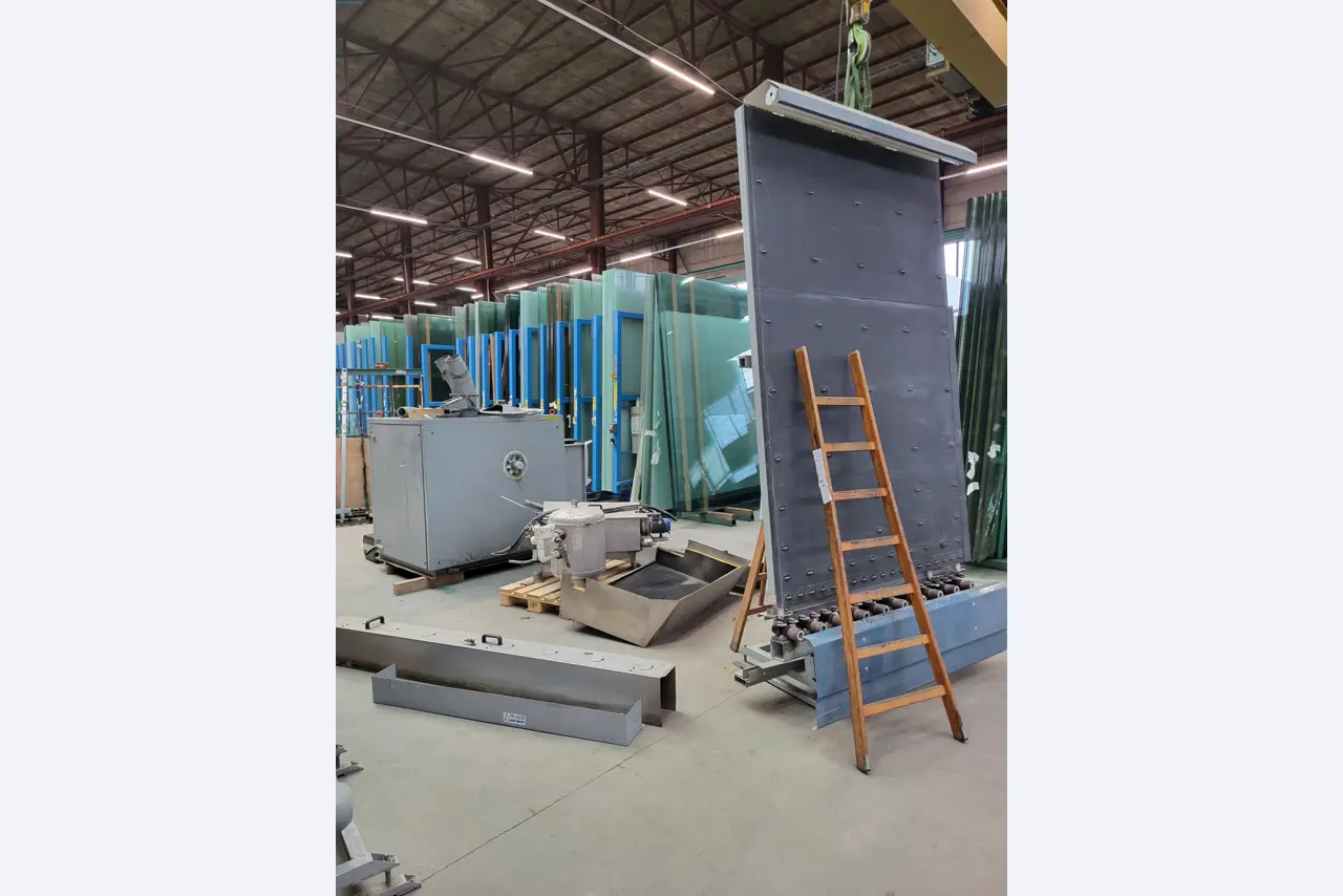 Sale of a complete warehouse of machinery for the glass industry in Spain-3