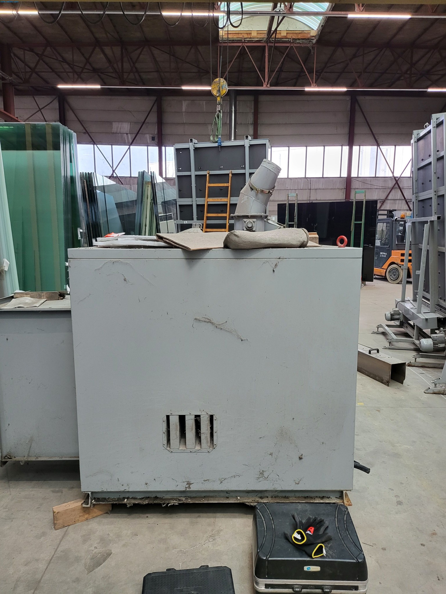 Sale of a complete warehouse of machinery for the glass industry in Spain-4