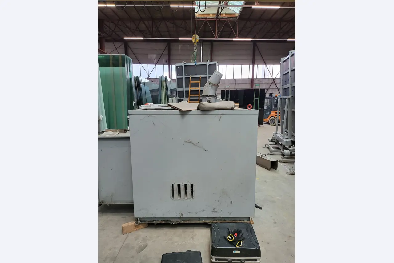 Sale of a complete warehouse of machinery for the glass industry in Spain-4