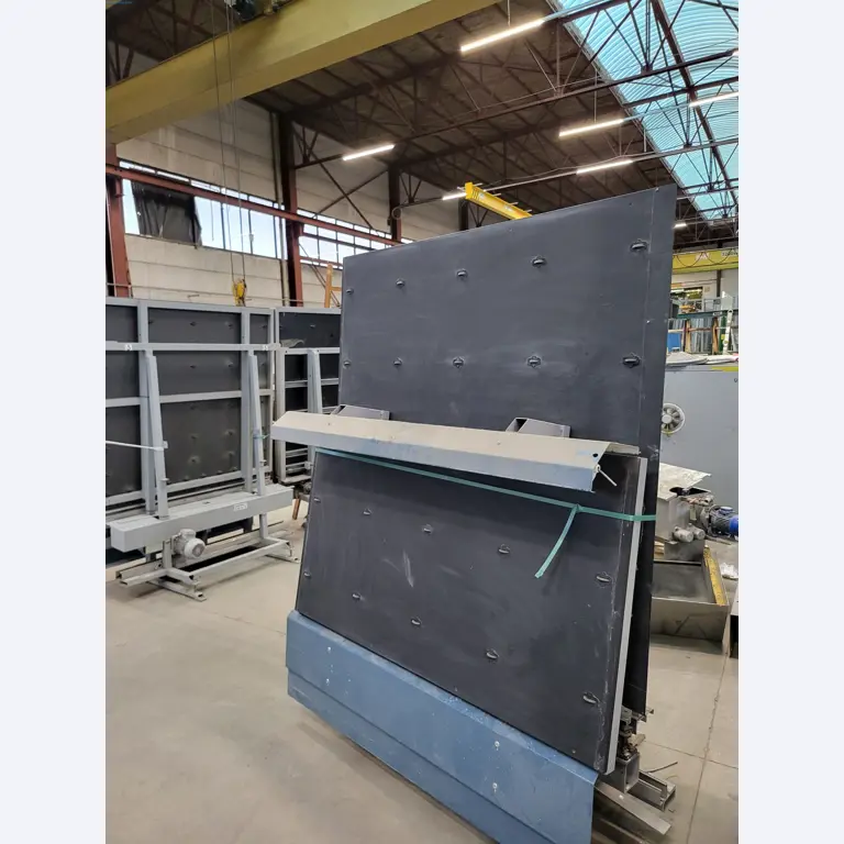 Sale of a complete warehouse of machinery for the glass industry in Spain-8