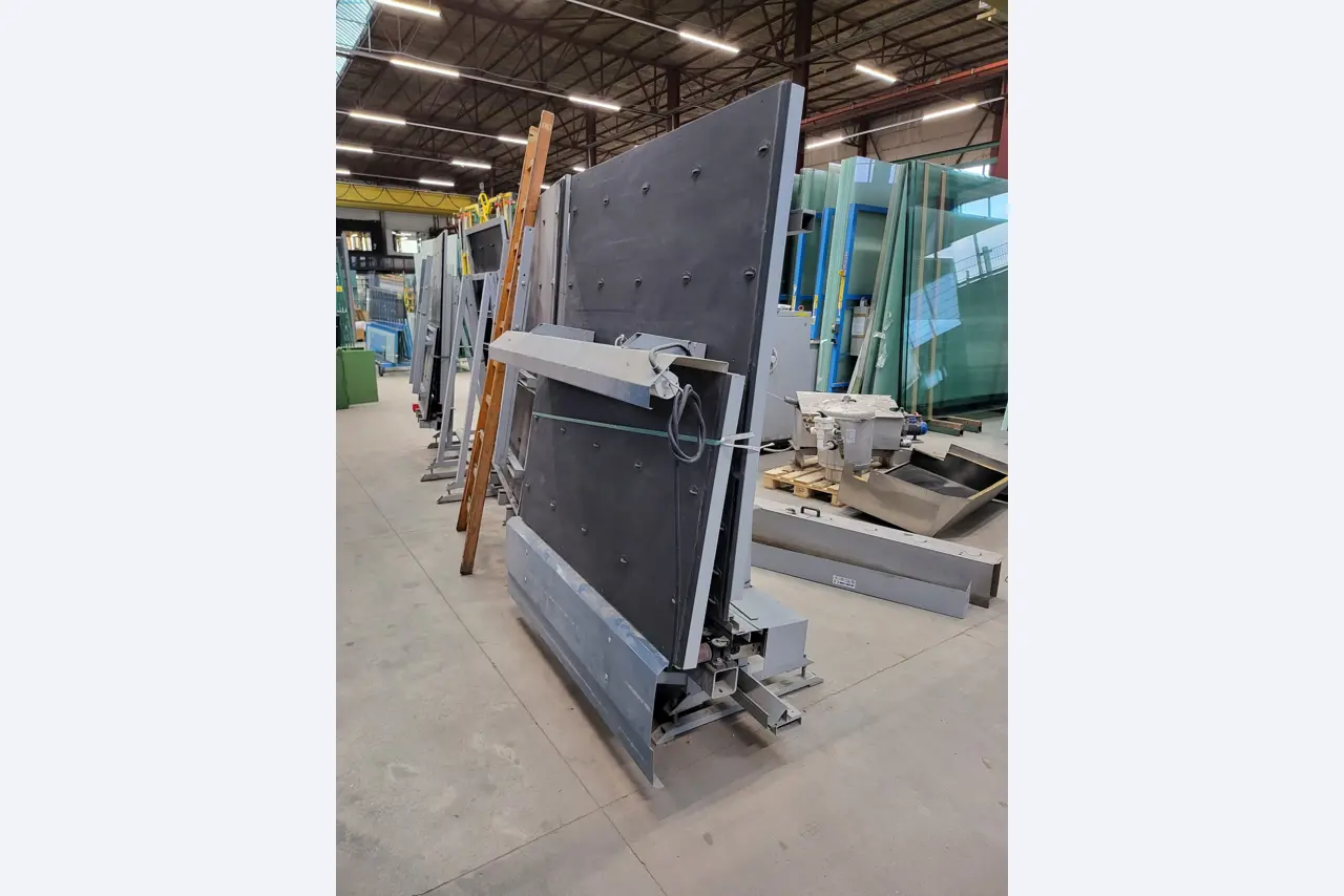 Sale of a complete warehouse of machinery for the glass industry in Spain-9