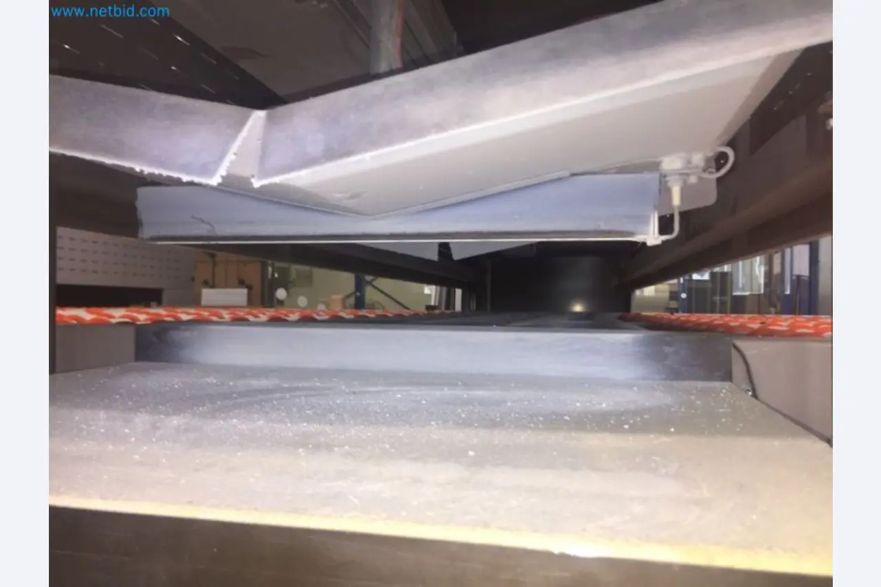 Sale of a complete warehouse of machinery for the glass industry in Spain-6