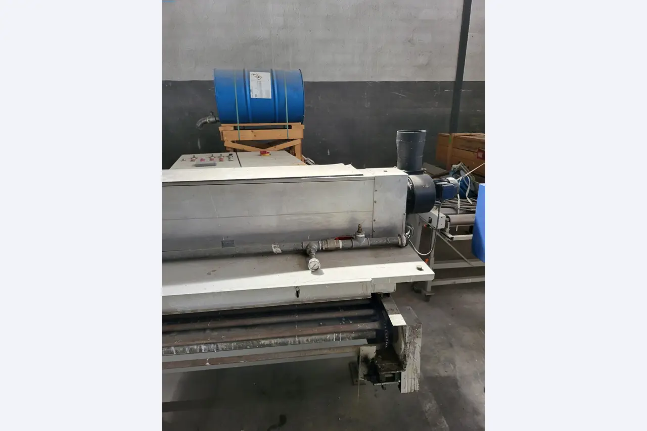 Sale of a complete warehouse of machinery for the glass industry in Spain-12