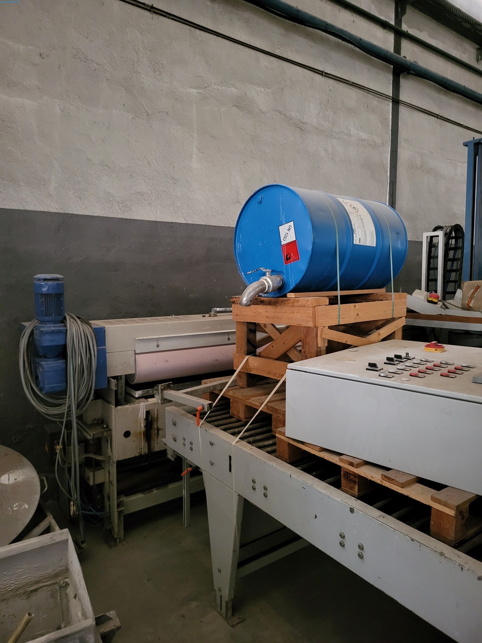 Sale of a complete warehouse of machinery for the glass industry in Spain-13