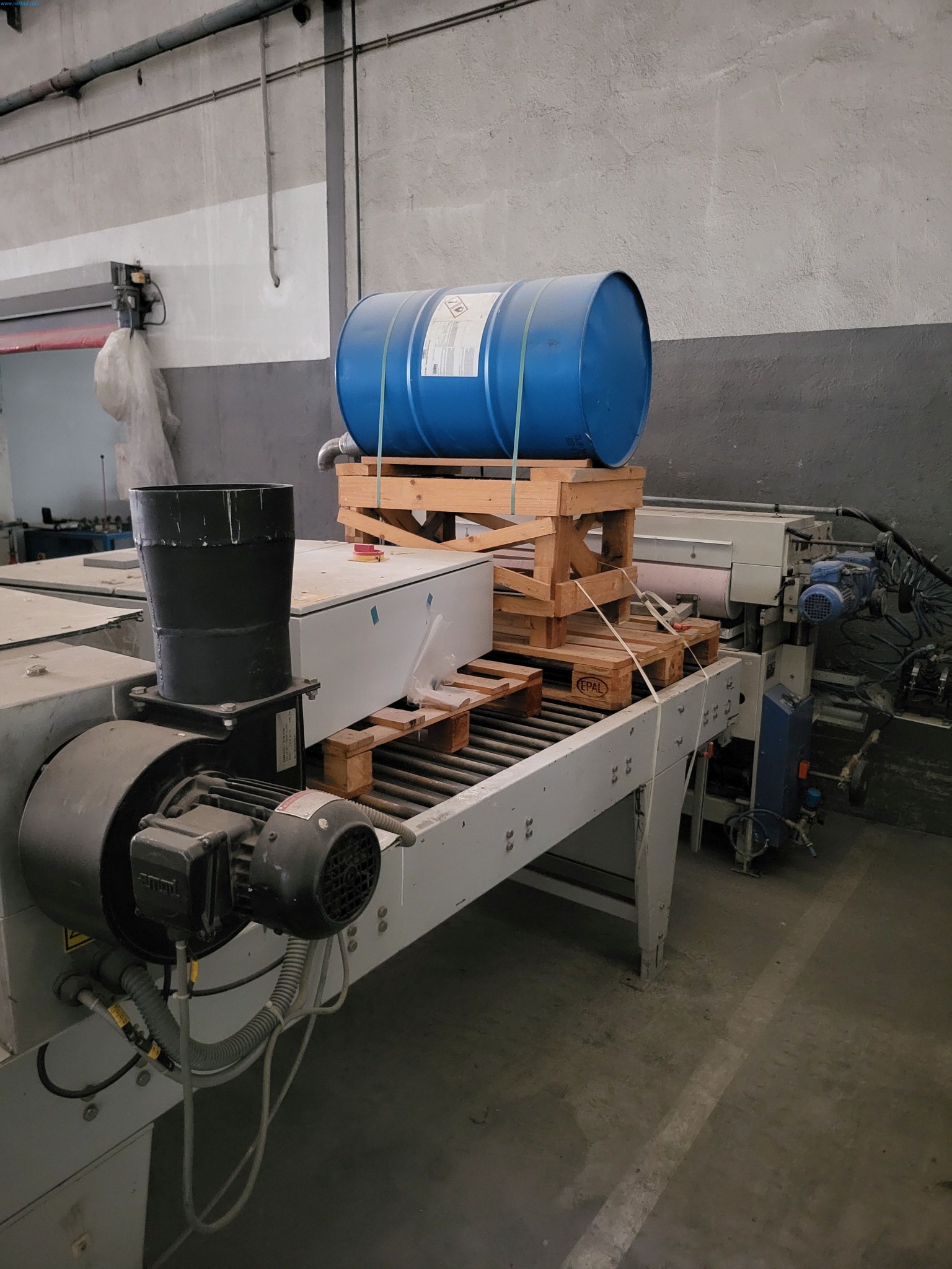 Sale of a complete warehouse of machinery for the glass industry in Spain-14