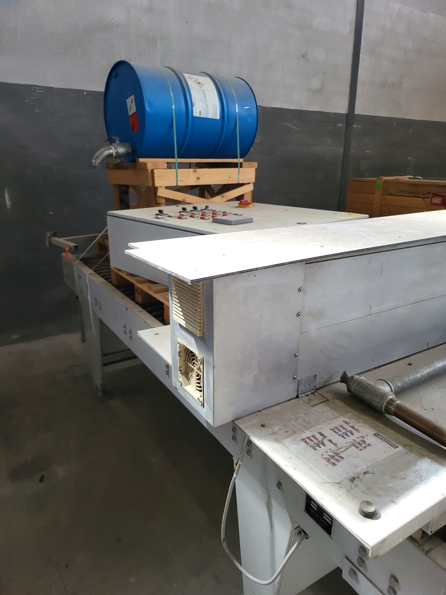 Sale of a complete warehouse of machinery for the glass industry in Spain-16