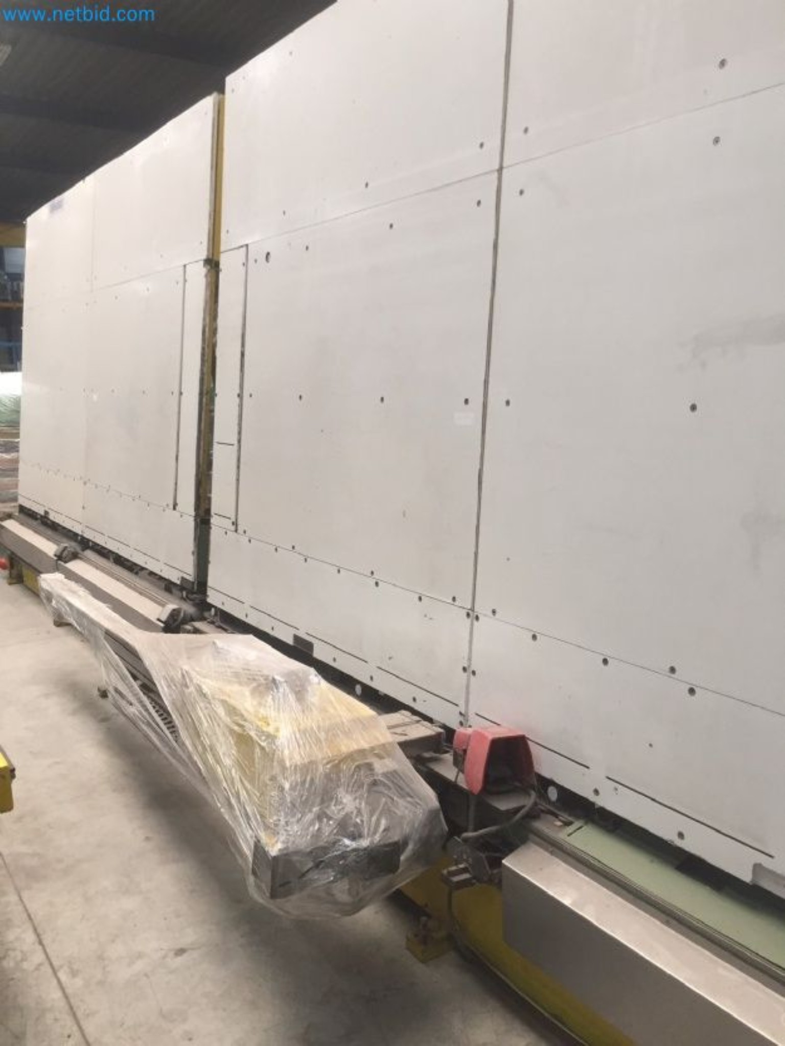 Sale of a complete warehouse of machinery for the glass industry in Spain-15