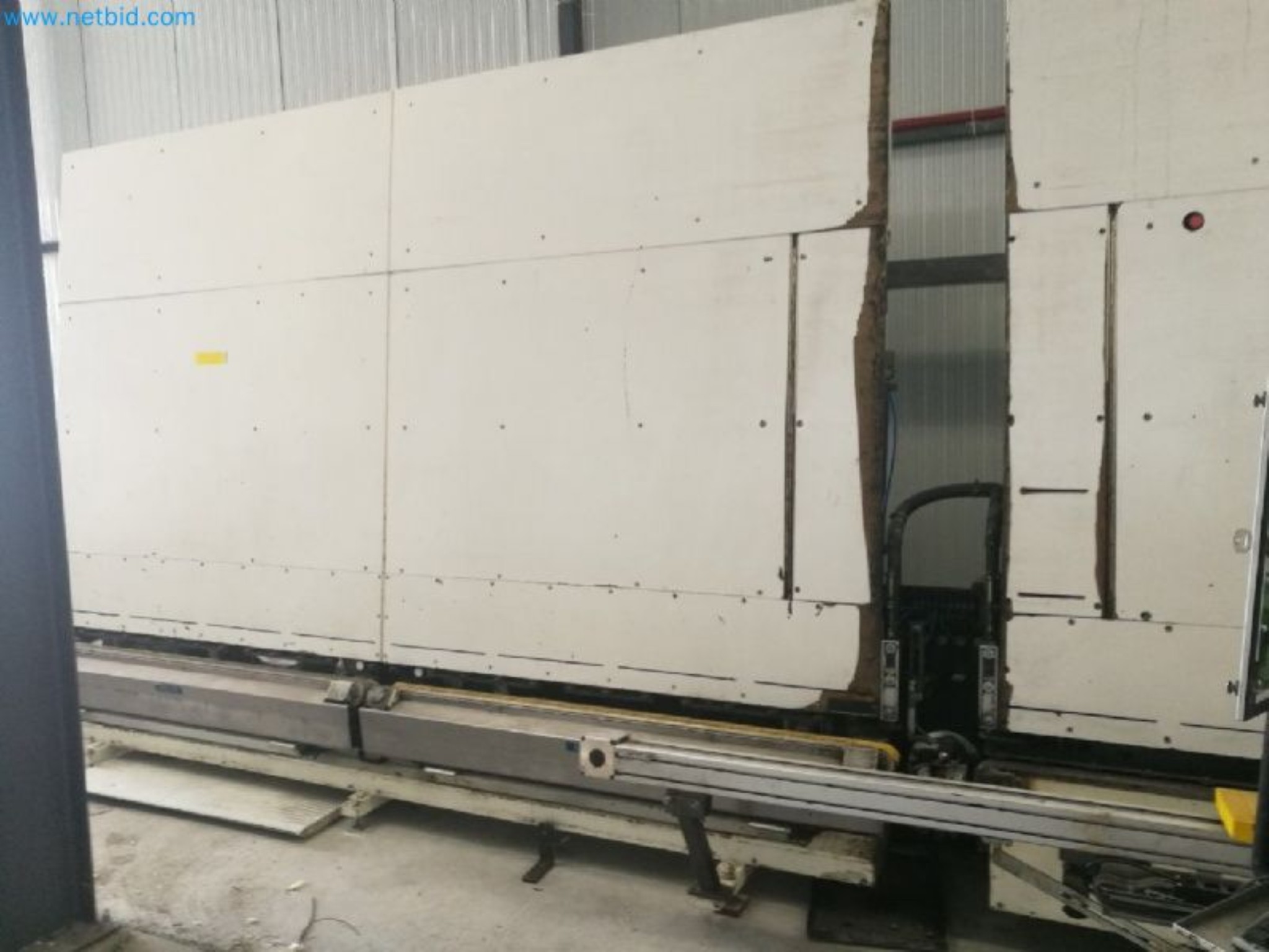 Sale of a complete warehouse of machinery for the glass industry in Spain-19
