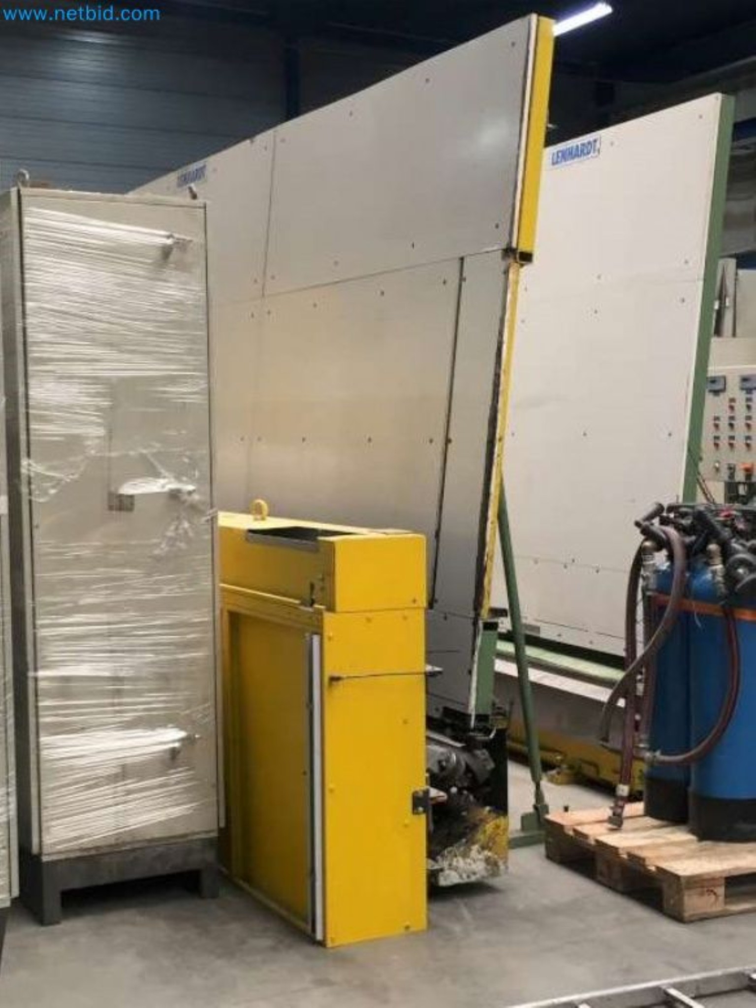 Sale of a complete warehouse of machinery for the glass industry in Spain-3