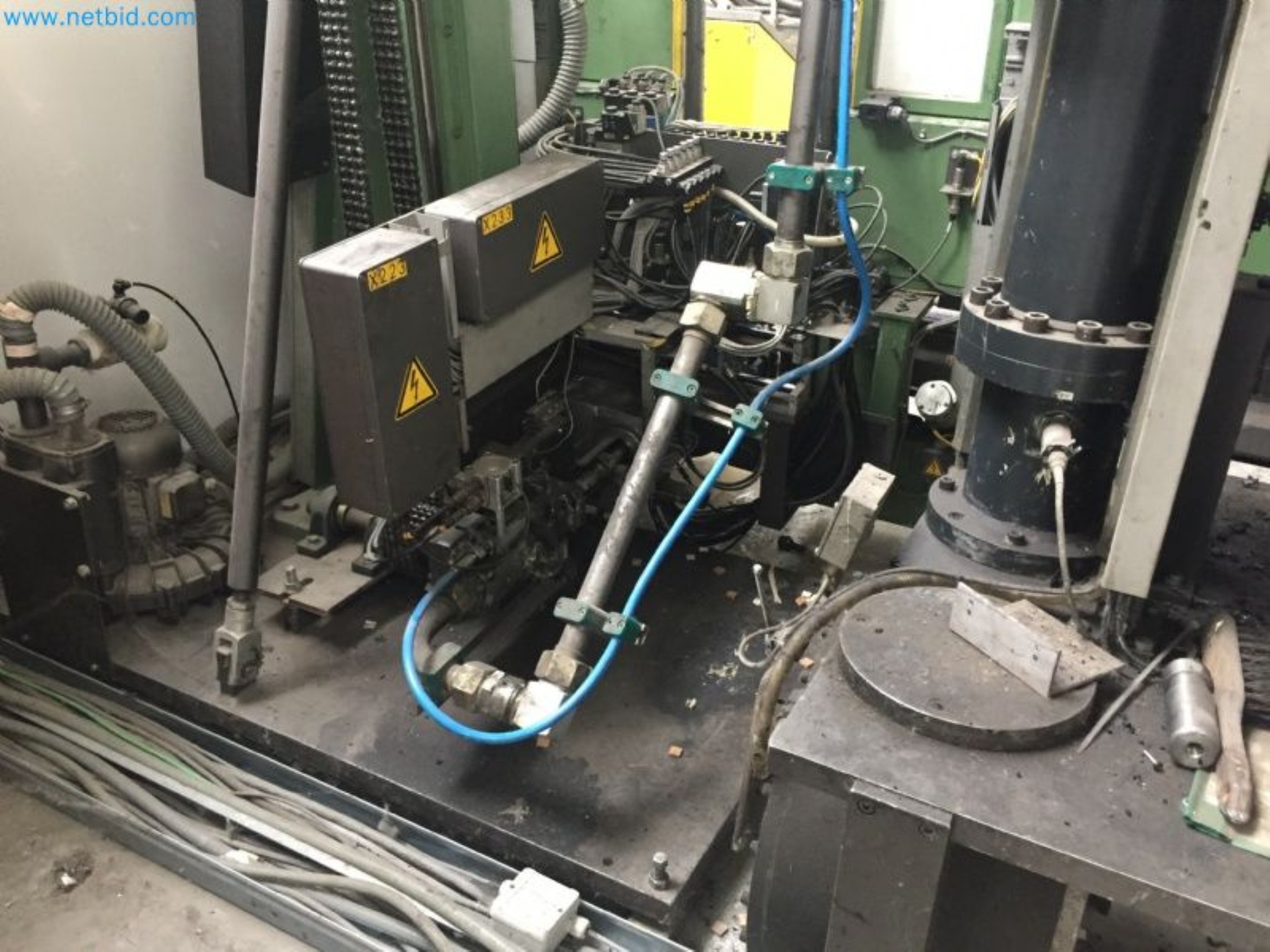 Sale of a complete warehouse of machinery for the glass industry in Spain-8