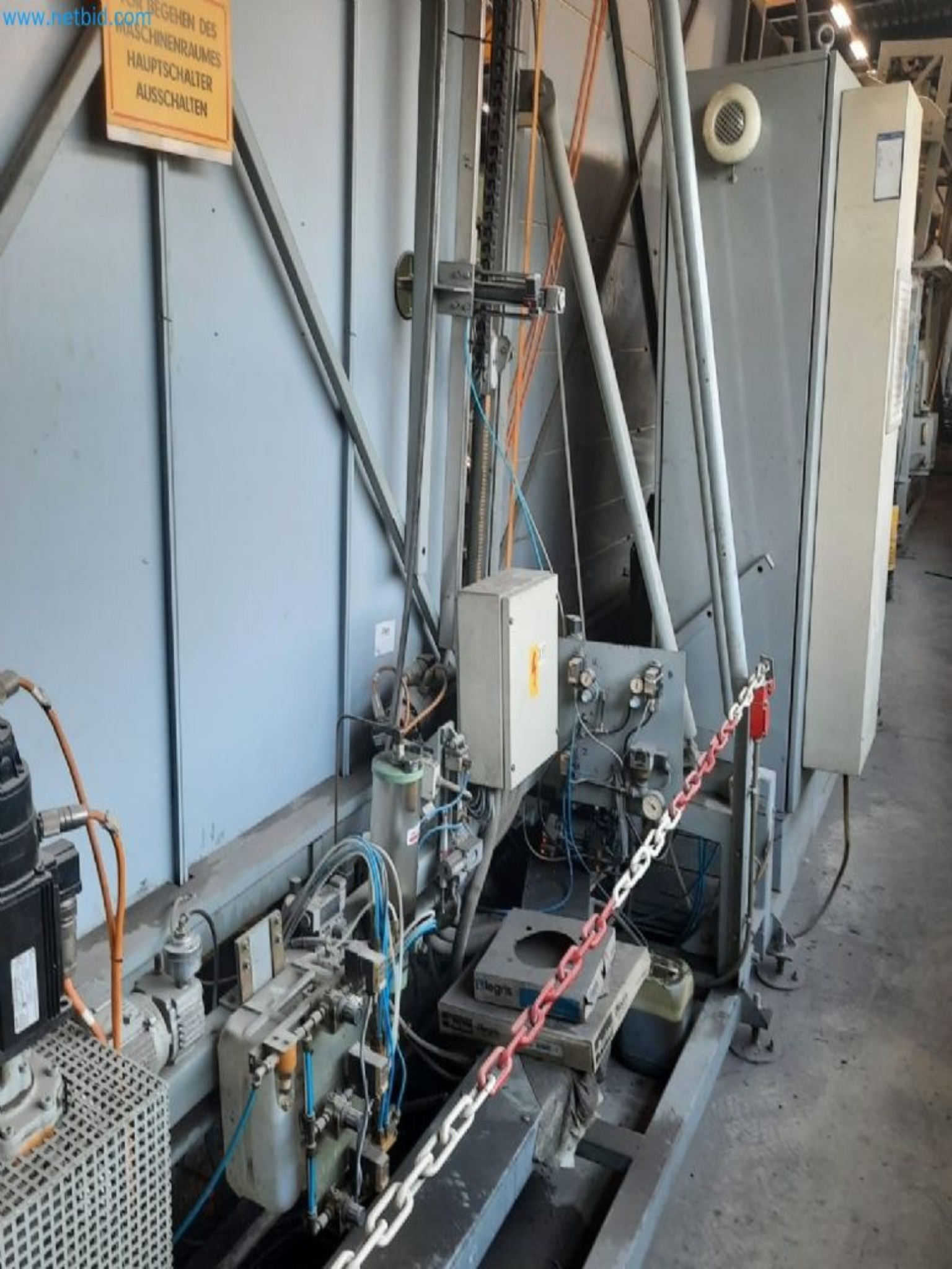 Sale of a complete warehouse of machinery for the glass industry in Spain-3