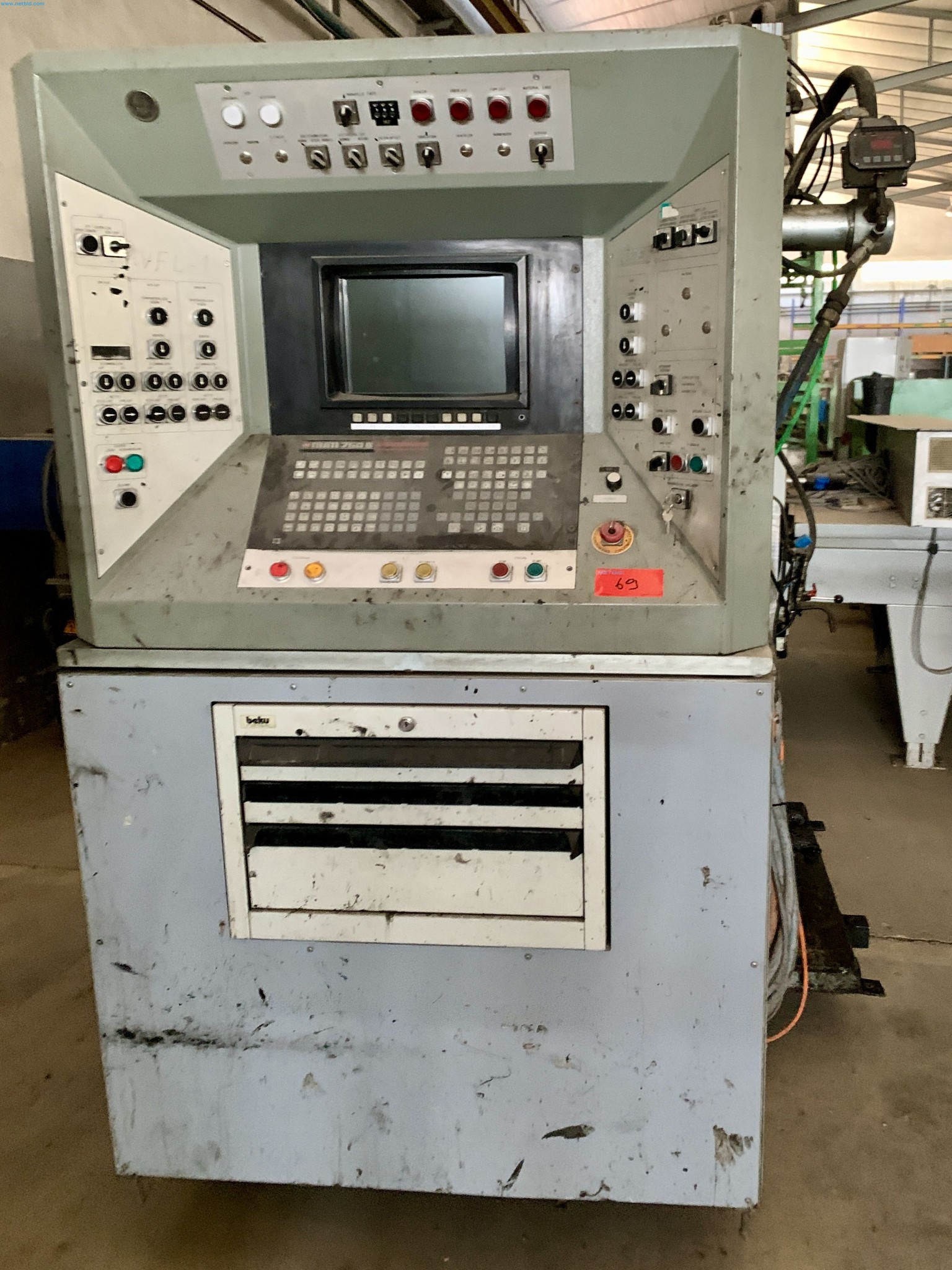 Sale of a complete warehouse of machinery for the glass industry in Spain-4