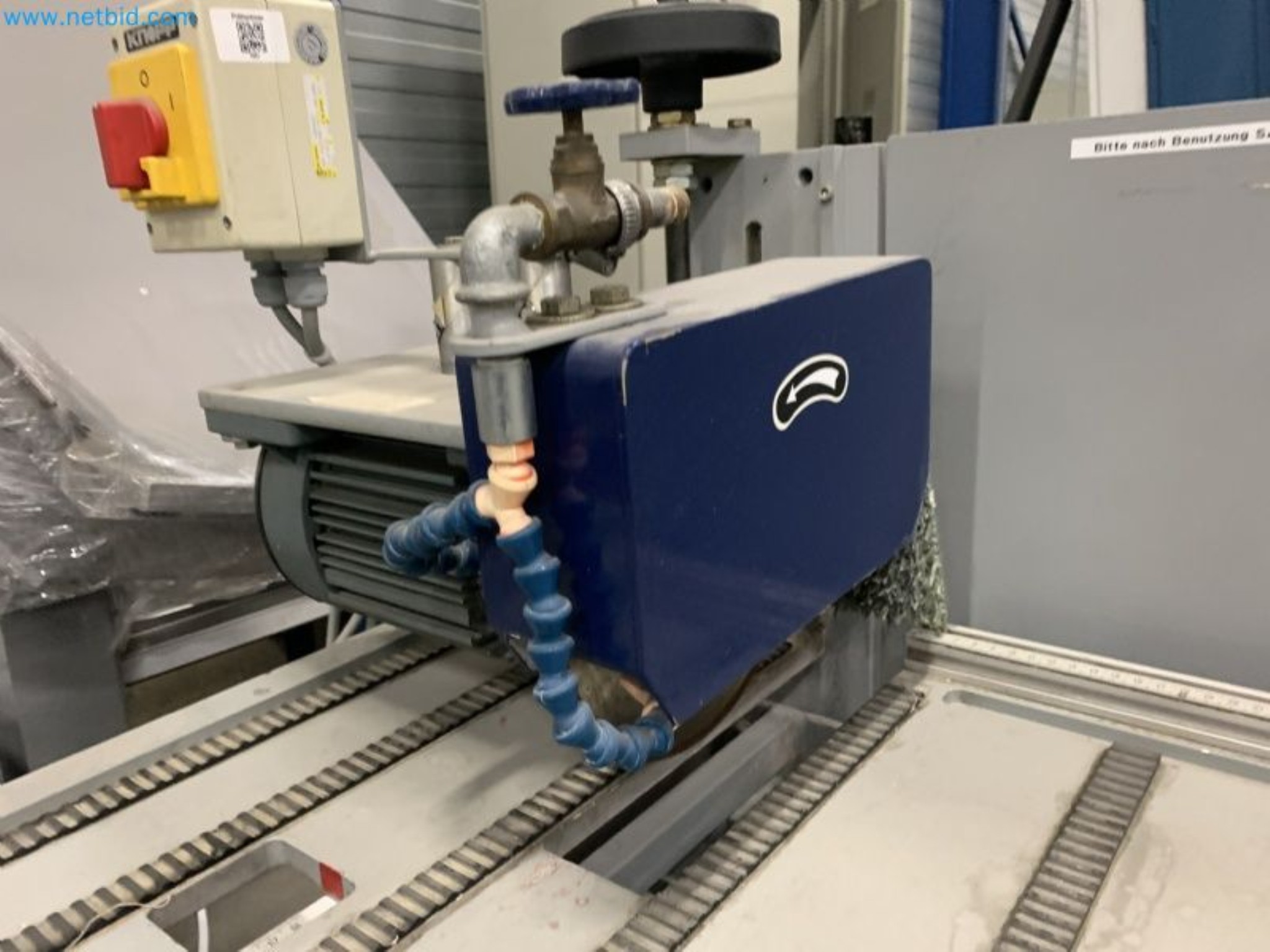 Sale of a complete warehouse of machinery for the glass industry in Spain-10