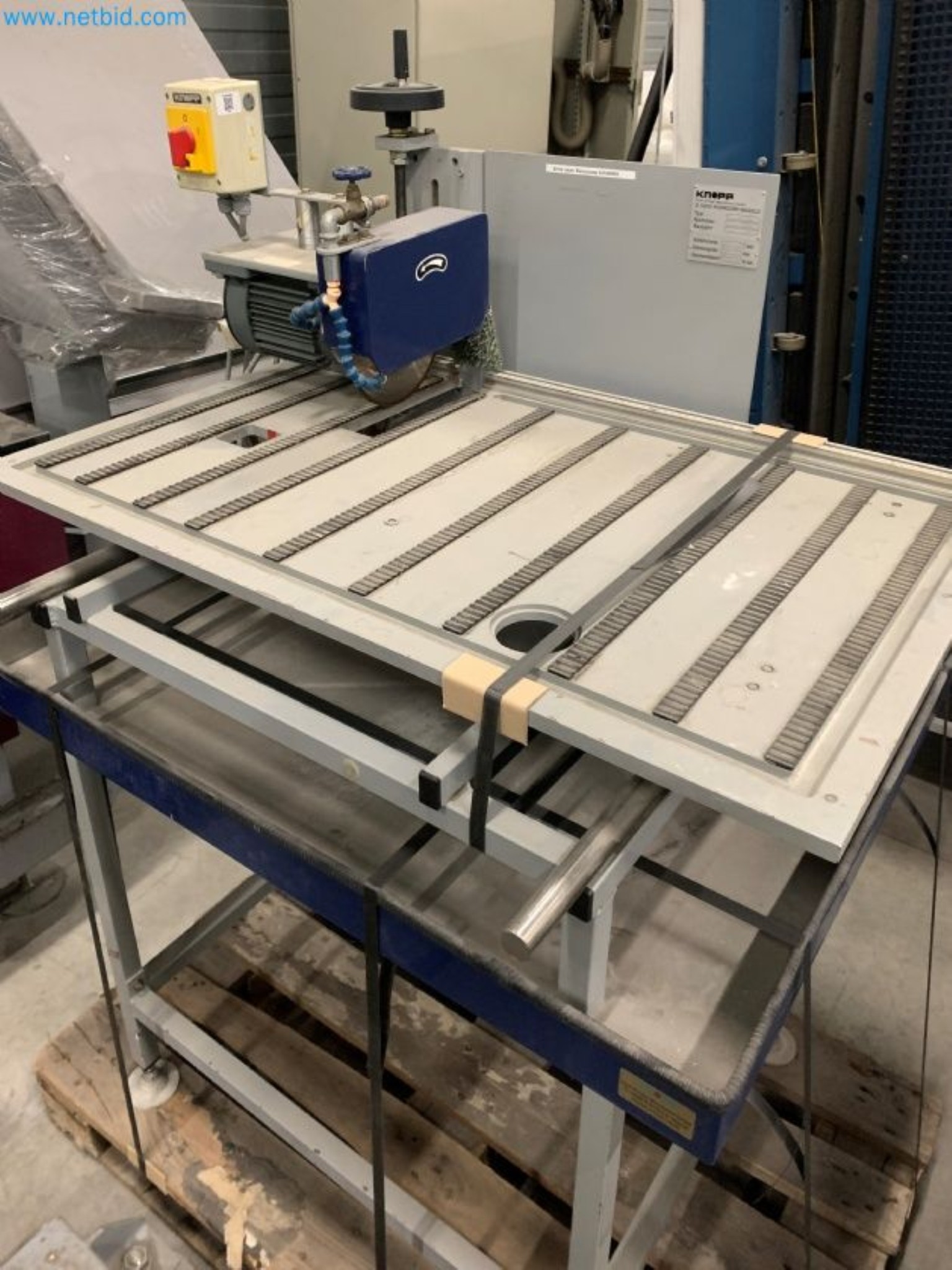 Sale of a complete warehouse of machinery for the glass industry in Spain-1