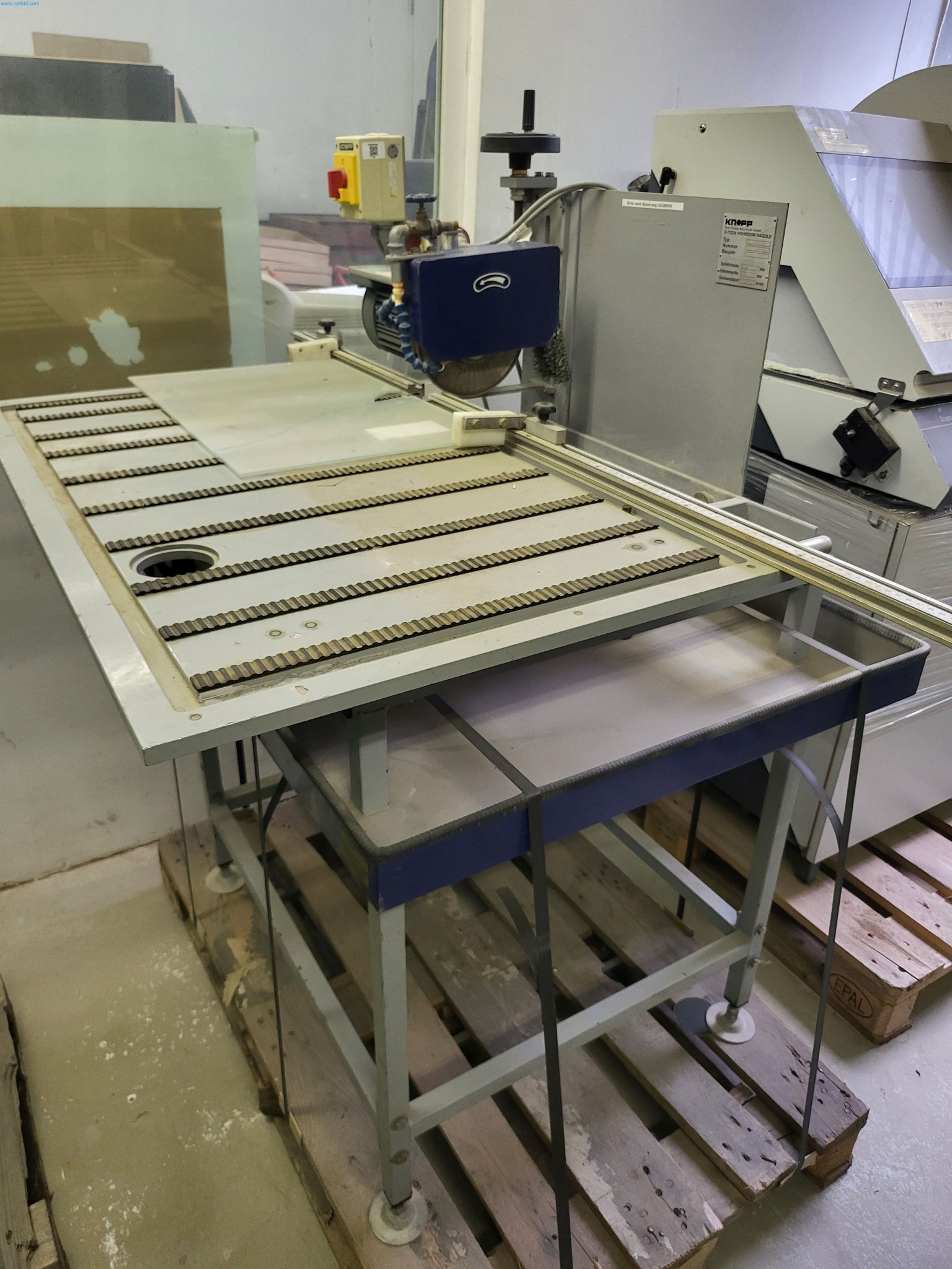 Sale of a complete warehouse of machinery for the glass industry in Spain-2