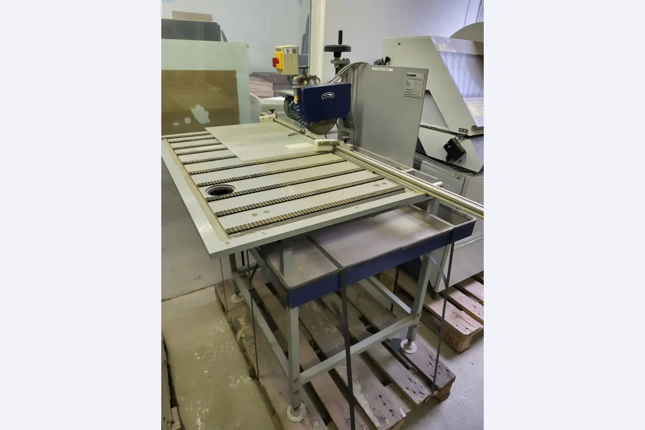 Sale of a complete warehouse of machinery for the glass industry in Spain-2