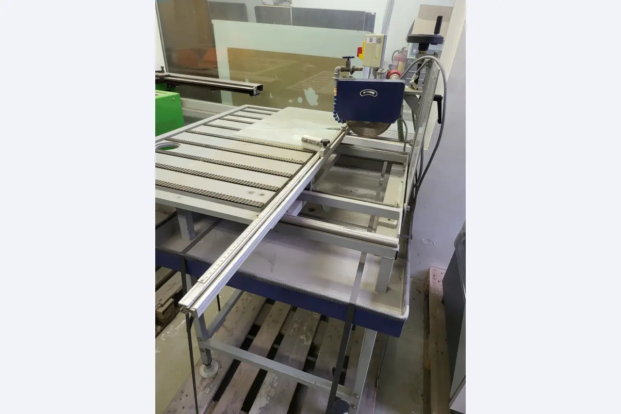 Sale of a complete warehouse of machinery for the glass industry in Spain-4