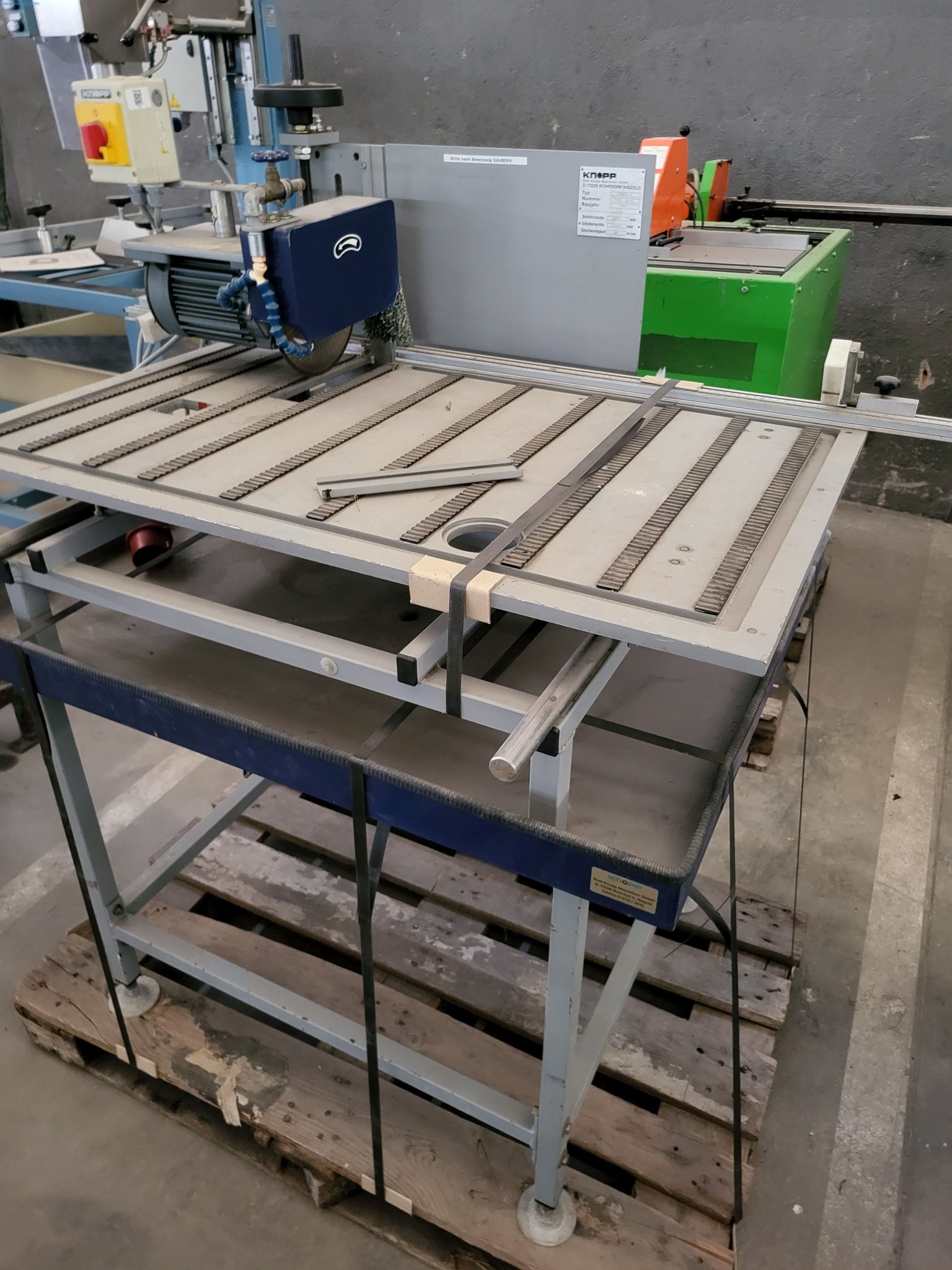 Sale of a complete warehouse of machinery for the glass industry in Spain-5