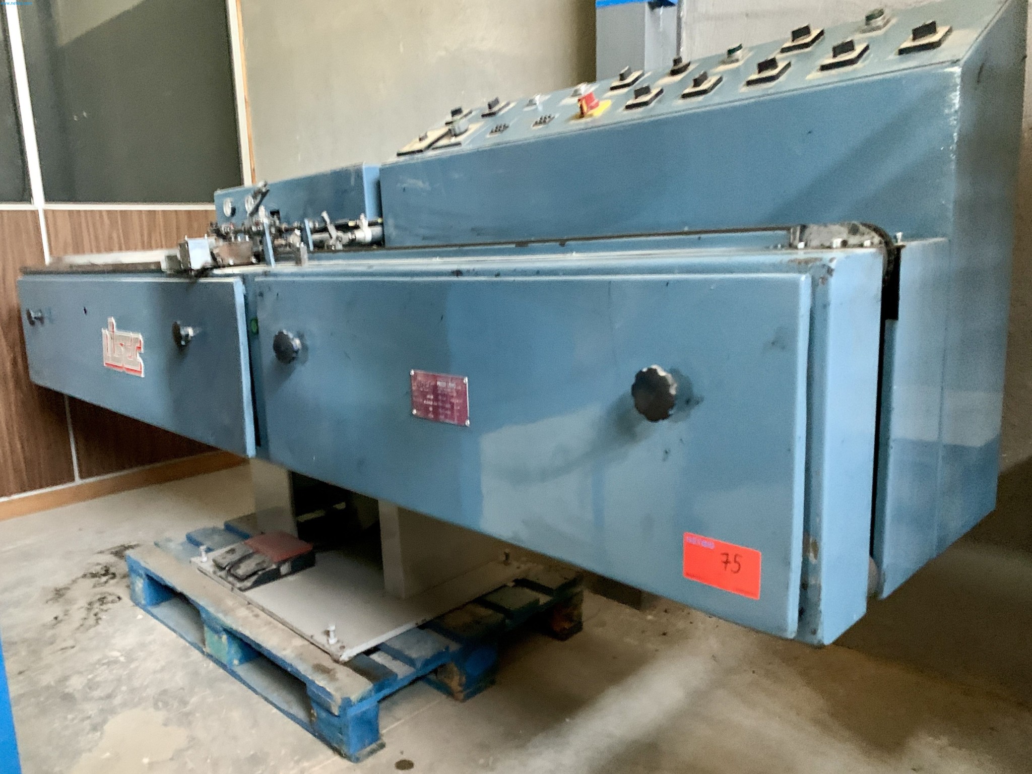 Sale of a complete warehouse of machinery for the glass industry in Spain-10