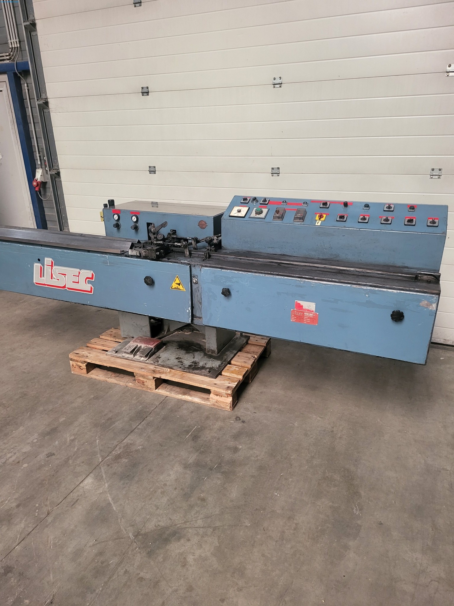 Sale of a complete warehouse of machinery for the glass industry in Spain-1