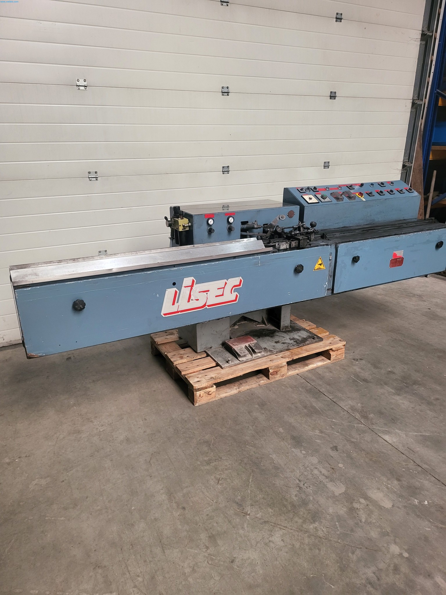 Sale of a complete warehouse of machinery for the glass industry in Spain-2