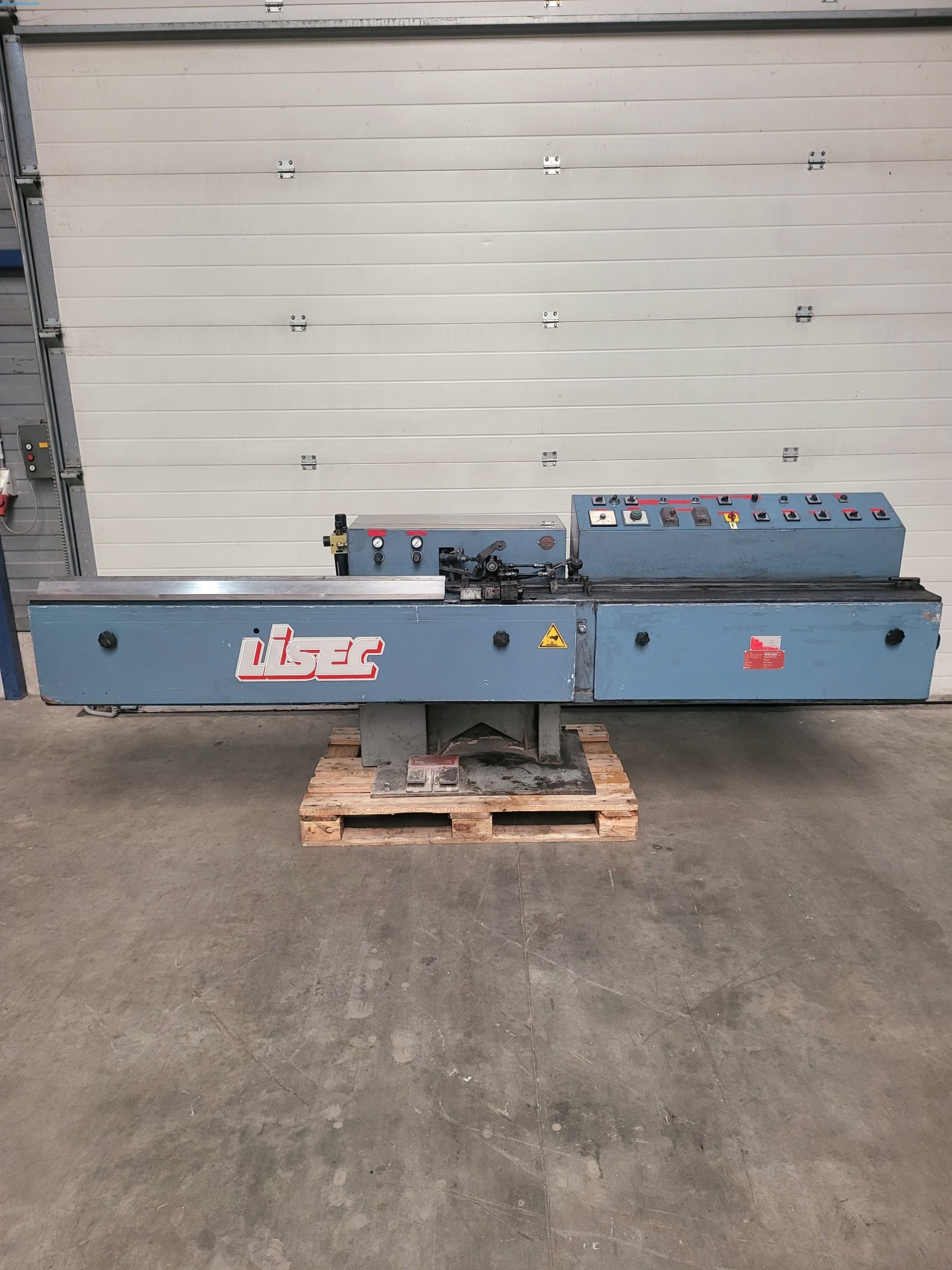 Sale of a complete warehouse of machinery for the glass industry in Spain-4