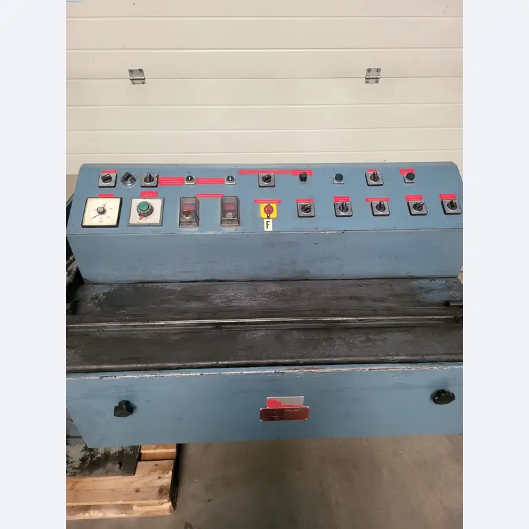 Sale of a complete warehouse of machinery for the glass industry in Spain-6