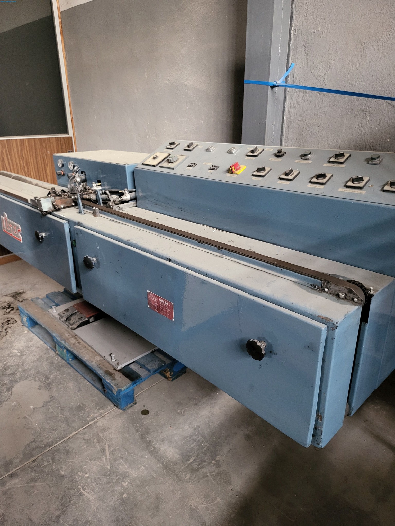 Sale of a complete warehouse of machinery for the glass industry in Spain-7