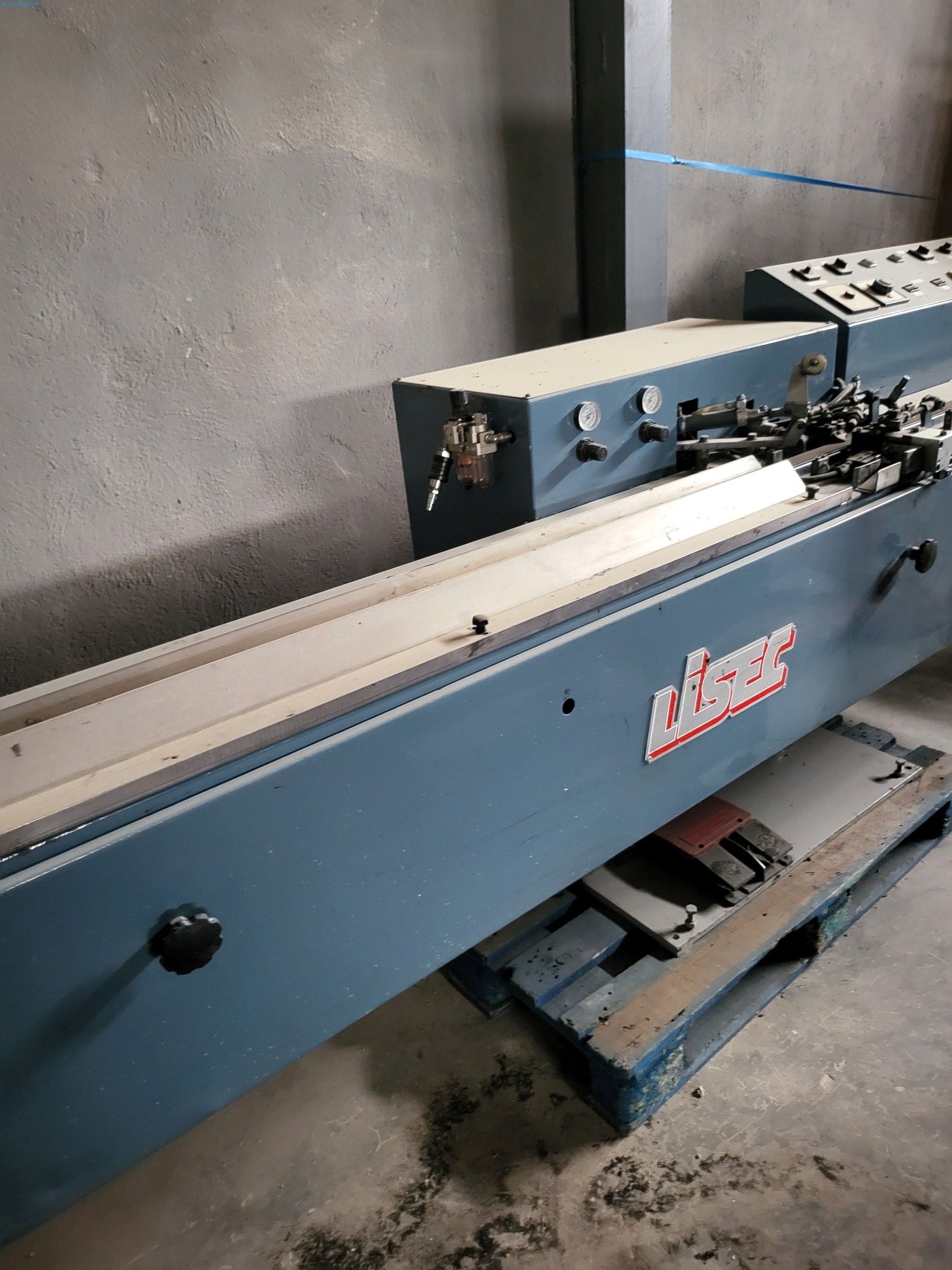 Sale of a complete warehouse of machinery for the glass industry in Spain-8