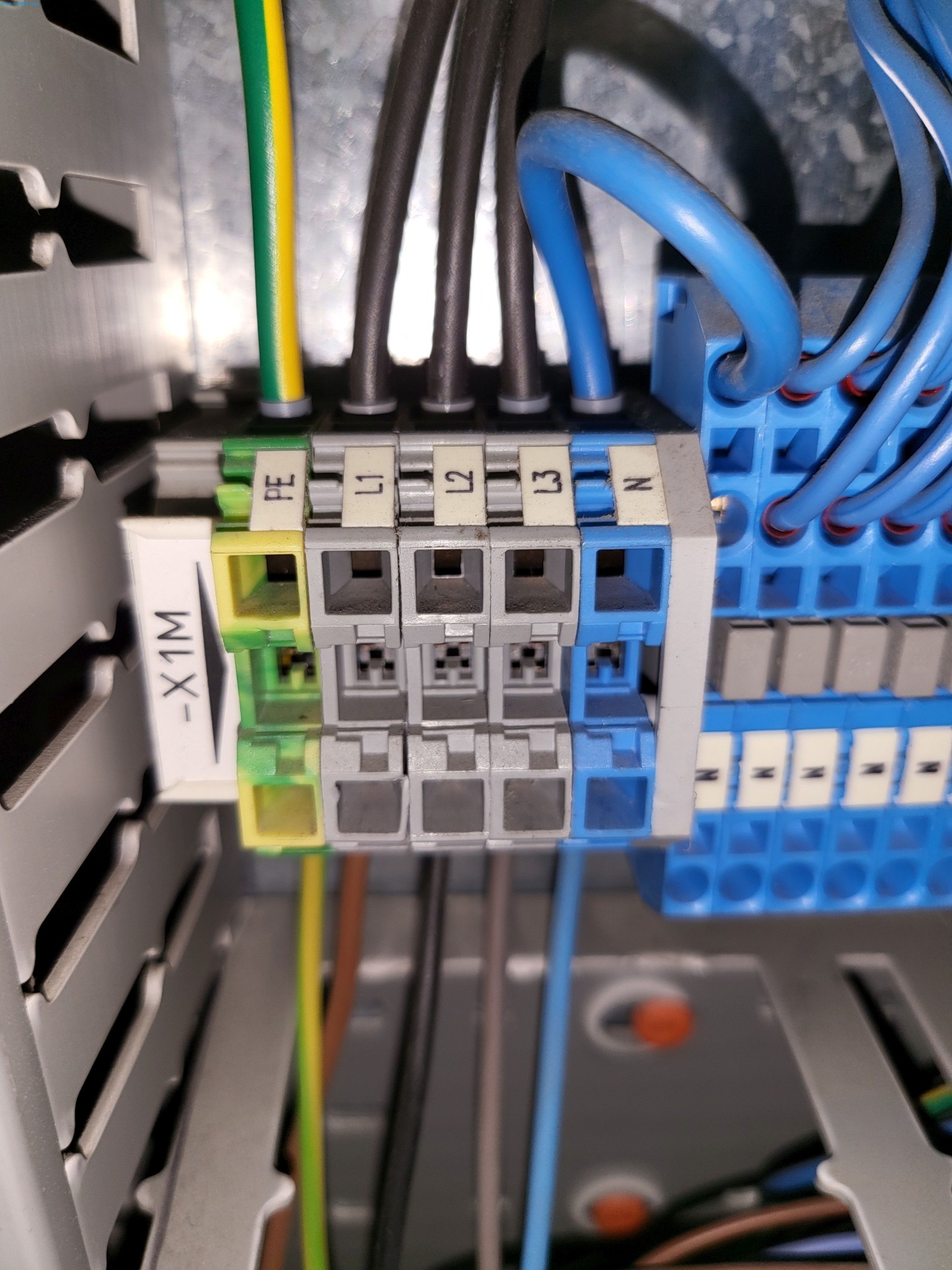 Sale of a complete warehouse of machinery for the glass industry in Spain-10