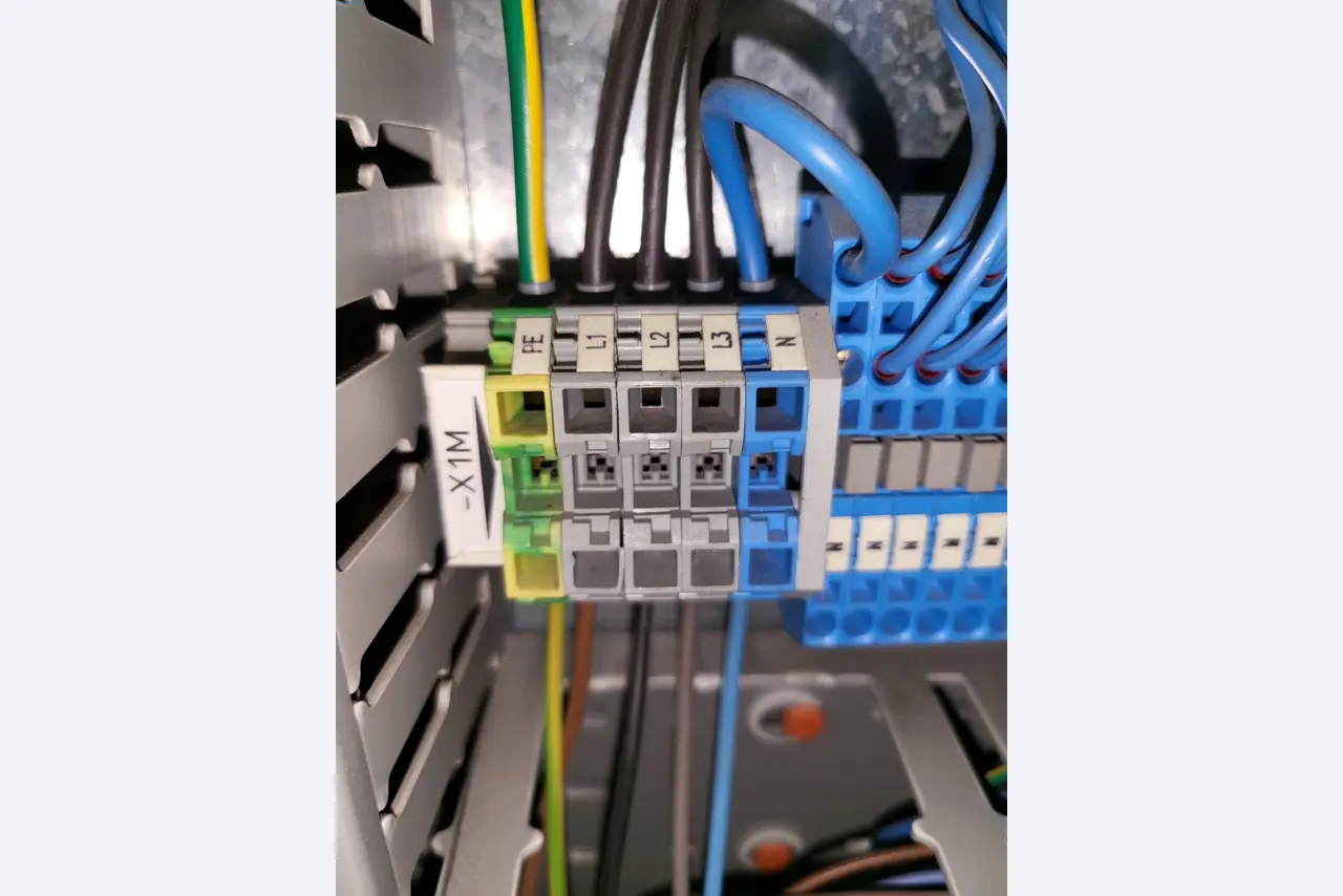 Sale of a complete warehouse of machinery for the glass industry in Spain-10