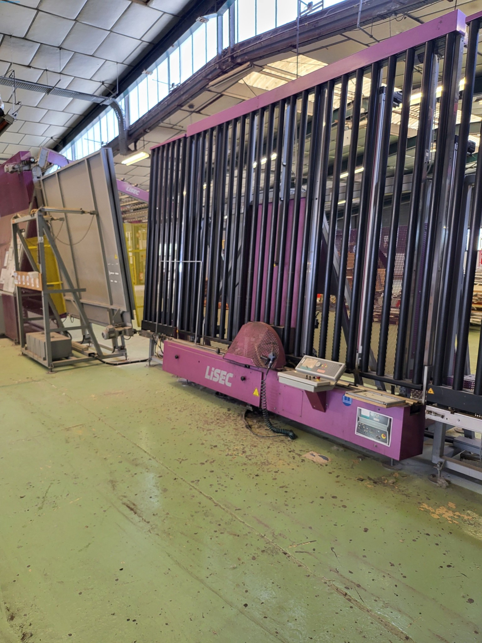 Sale of a complete warehouse of machinery for the glass industry in Spain-13