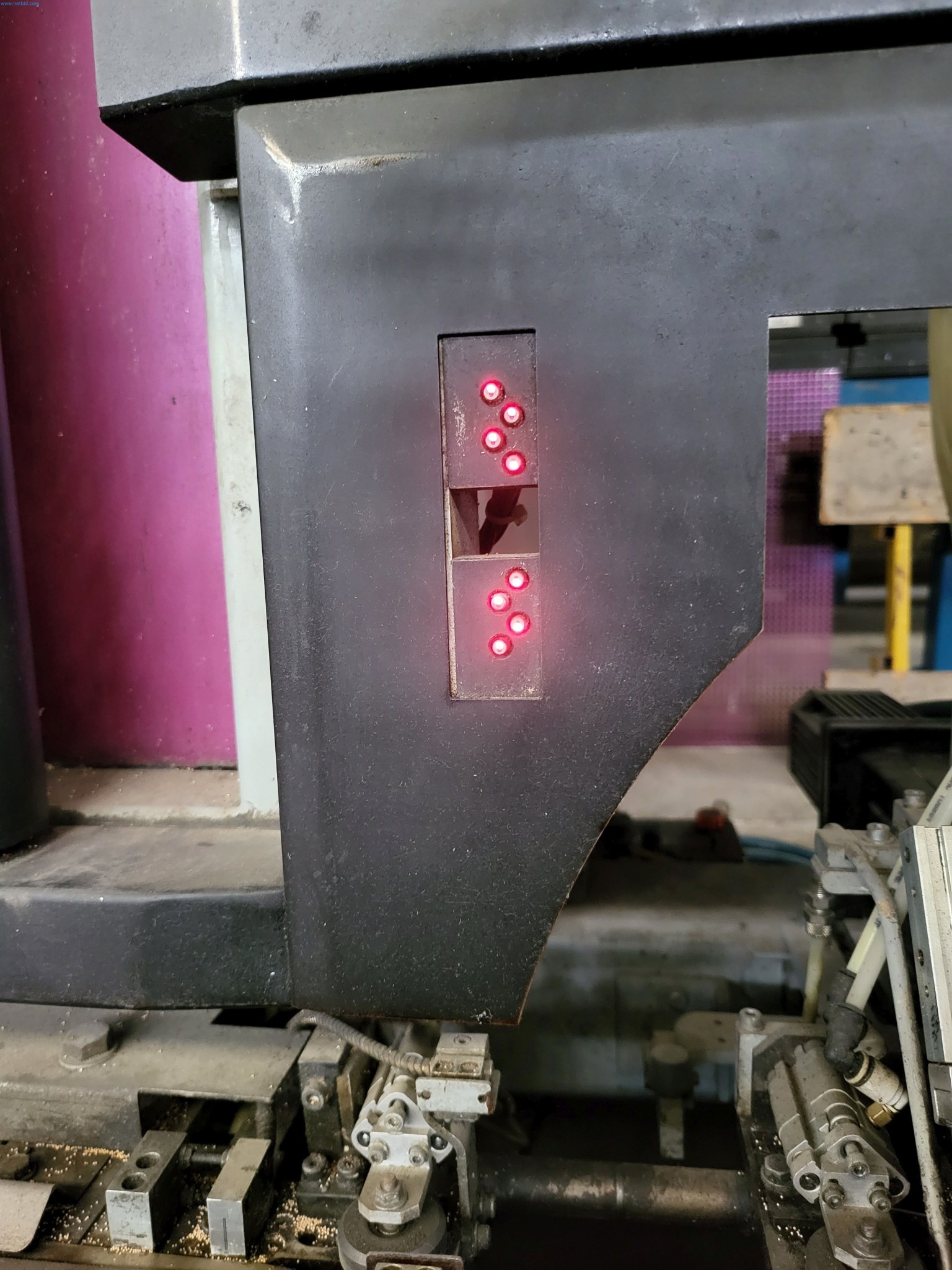 Sale of a complete warehouse of machinery for the glass industry in Spain-14