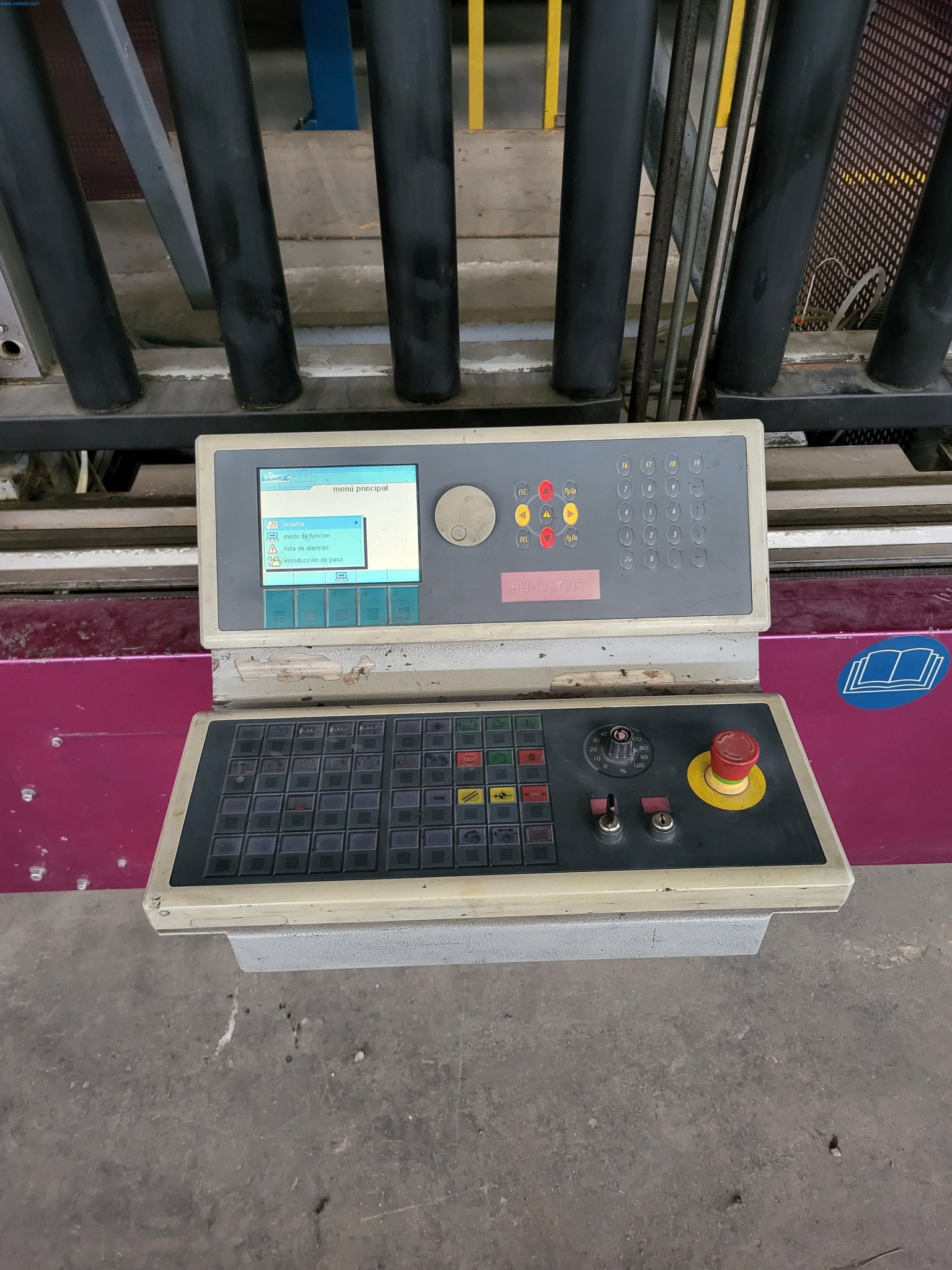 Sale of a complete warehouse of machinery for the glass industry in Spain-16